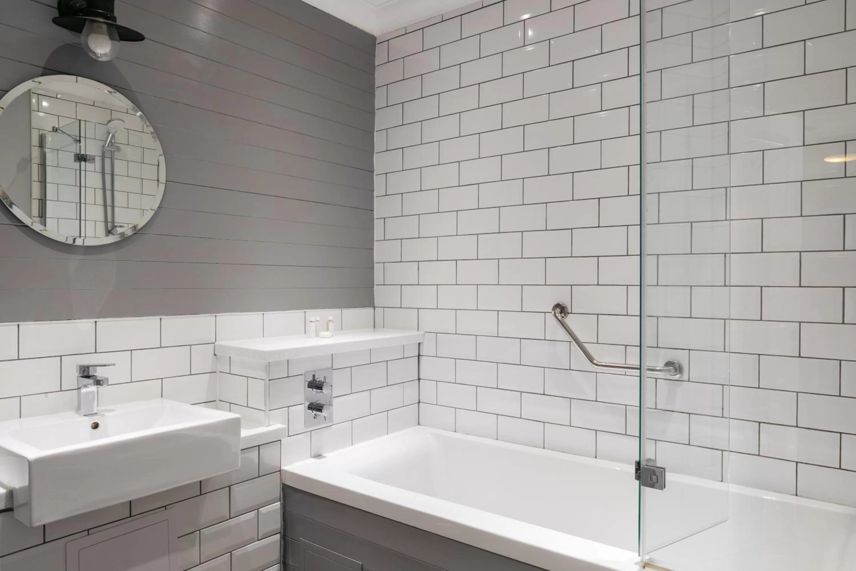 Shower in Greenbank Hotel