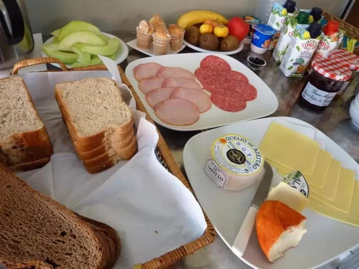Continental breakfast in Quinta Laranjal da Arrabida