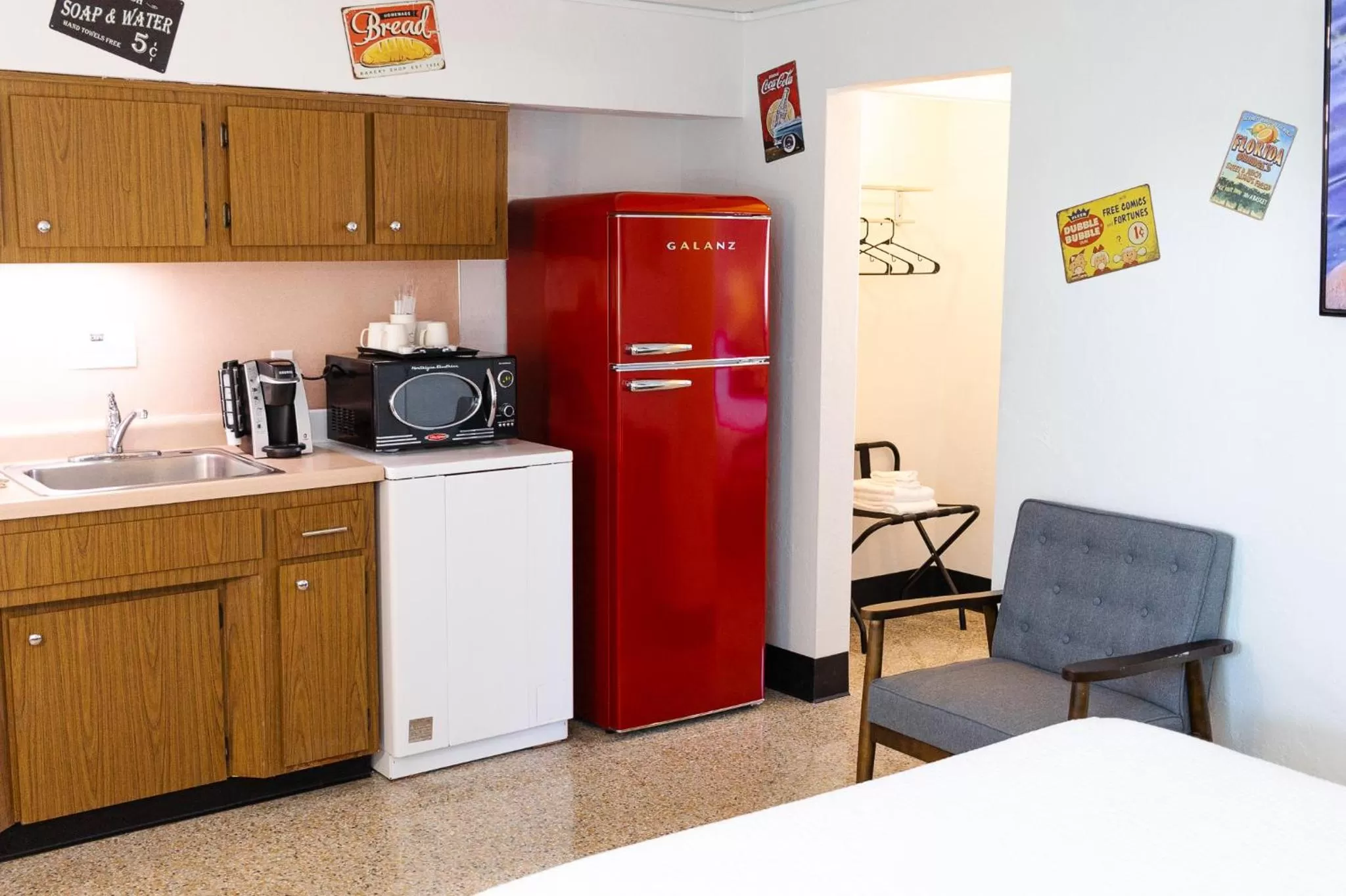 Kitchen or kitchenette in Sea Jay Motel and Marina