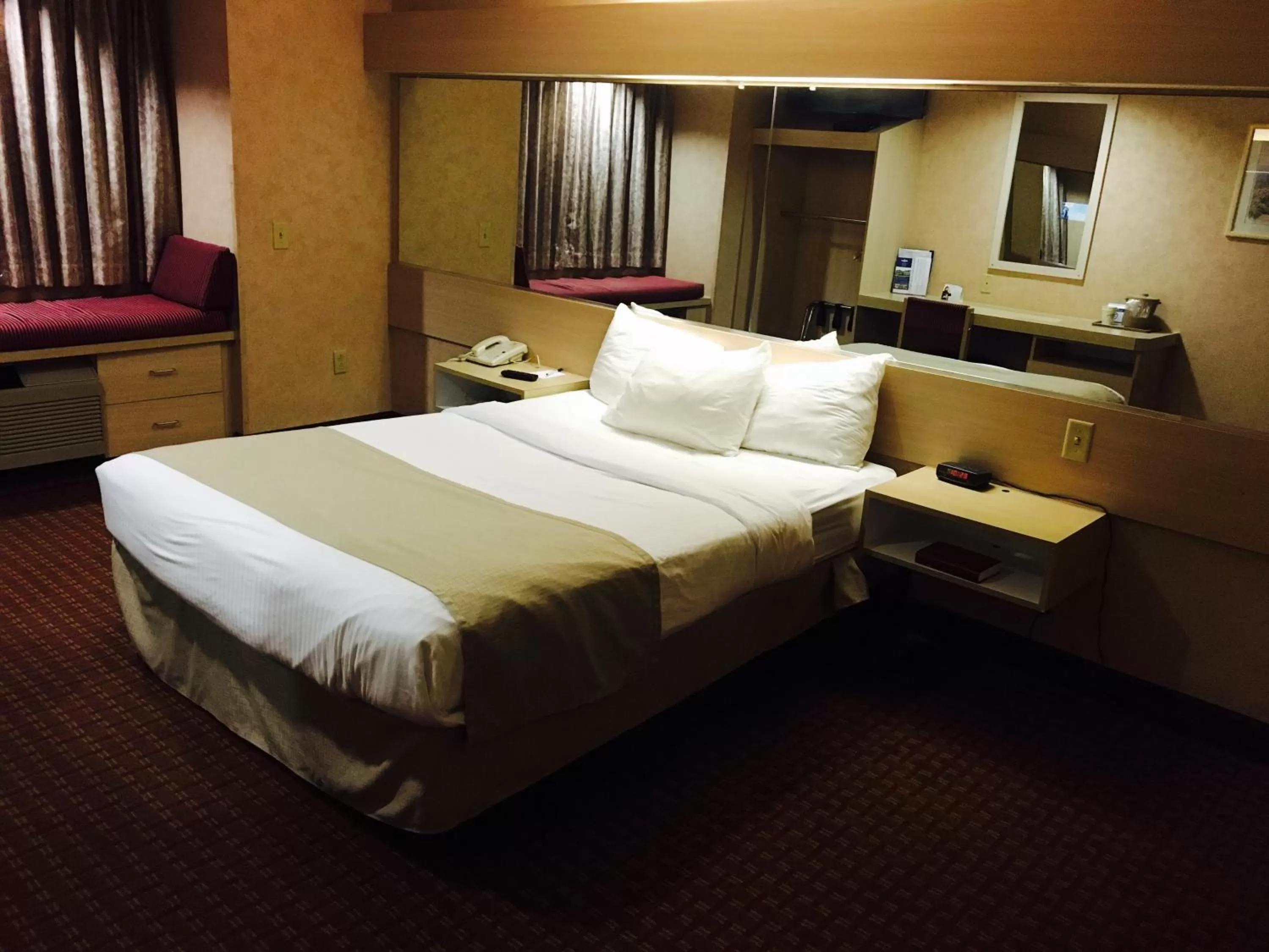 Photo of the whole room, Bed in Microtel Inn & Suites by Wyndham Syracuse Baldwinsville