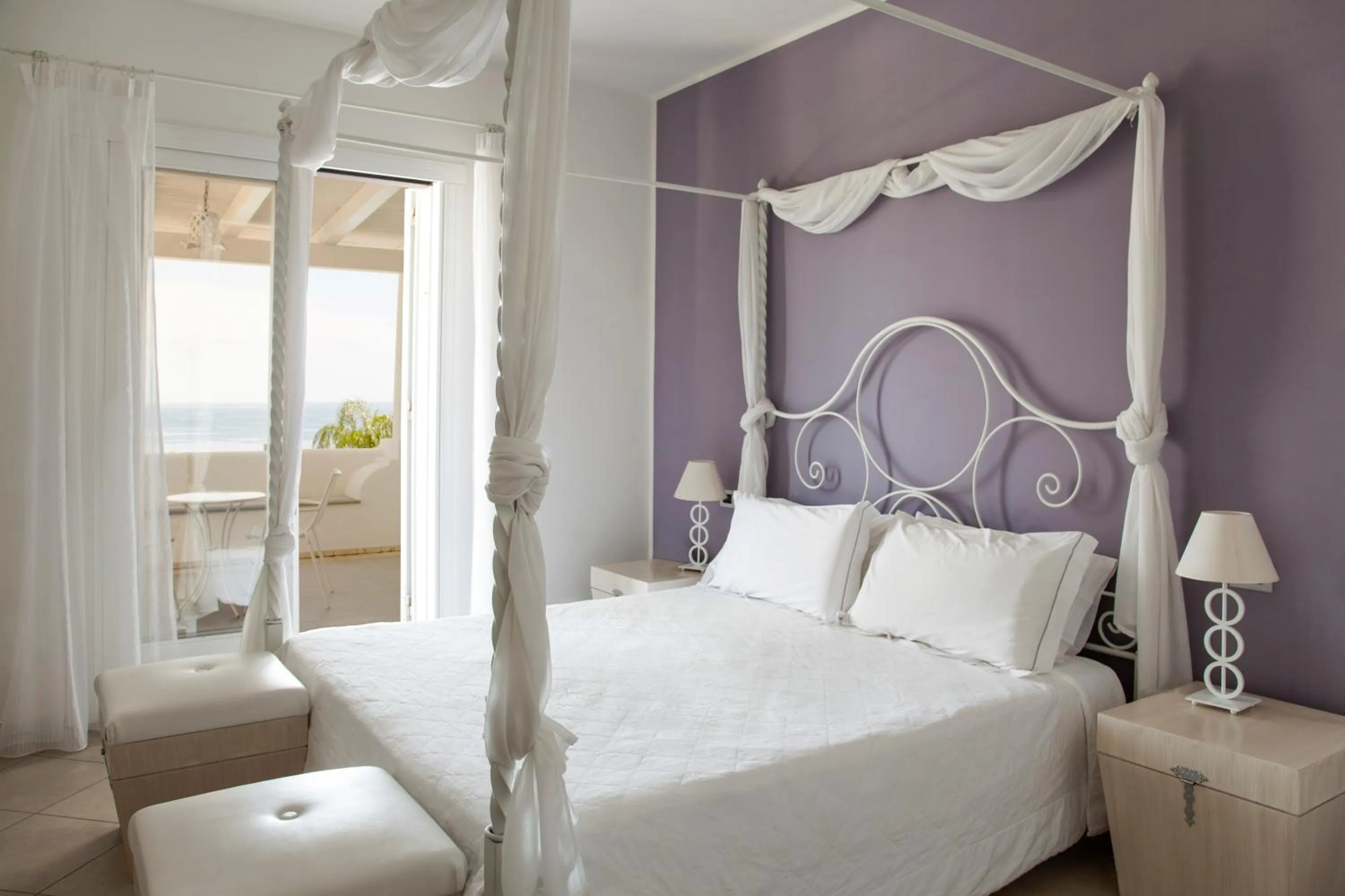 Photo of the whole room, Bed in Hotel Mea - Aeolian Charme