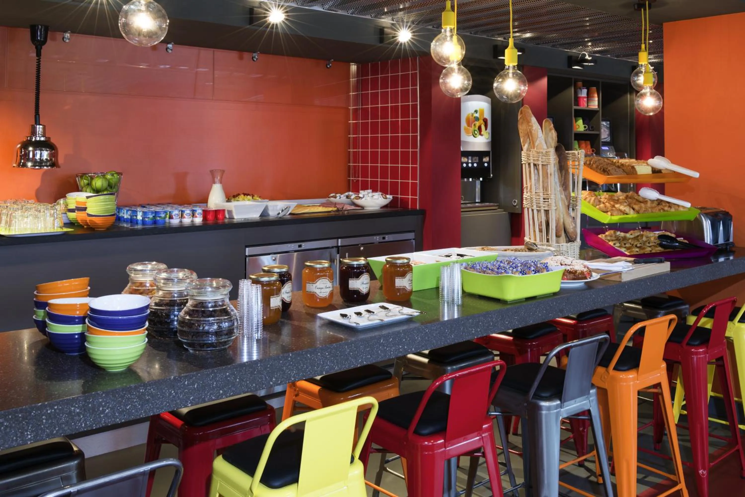 Restaurant/places to eat in ibis Styles Lyon Centre Confluence