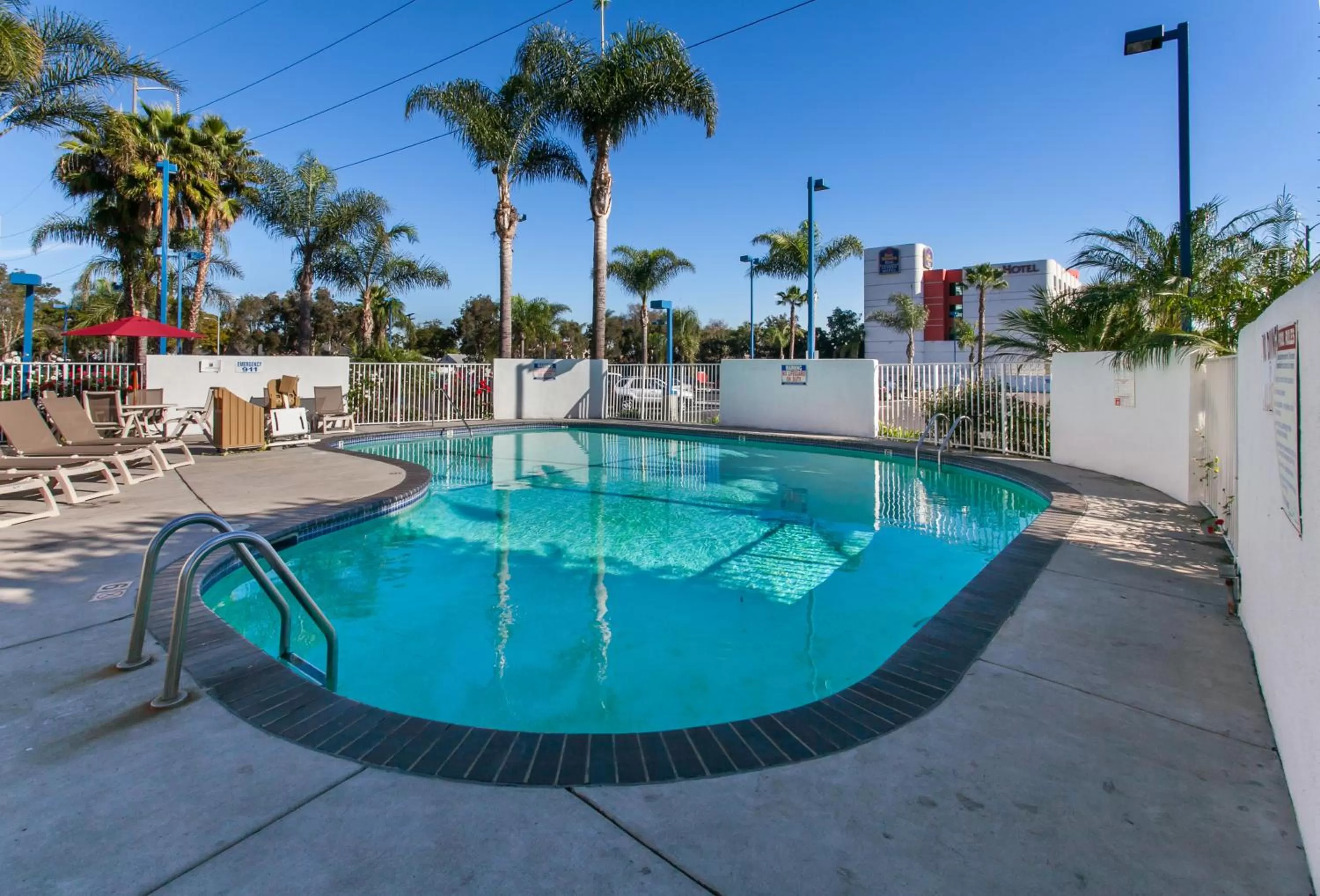 Swimming pool in Motel 6-Los Angeles, CA - Los Angeles - LAX