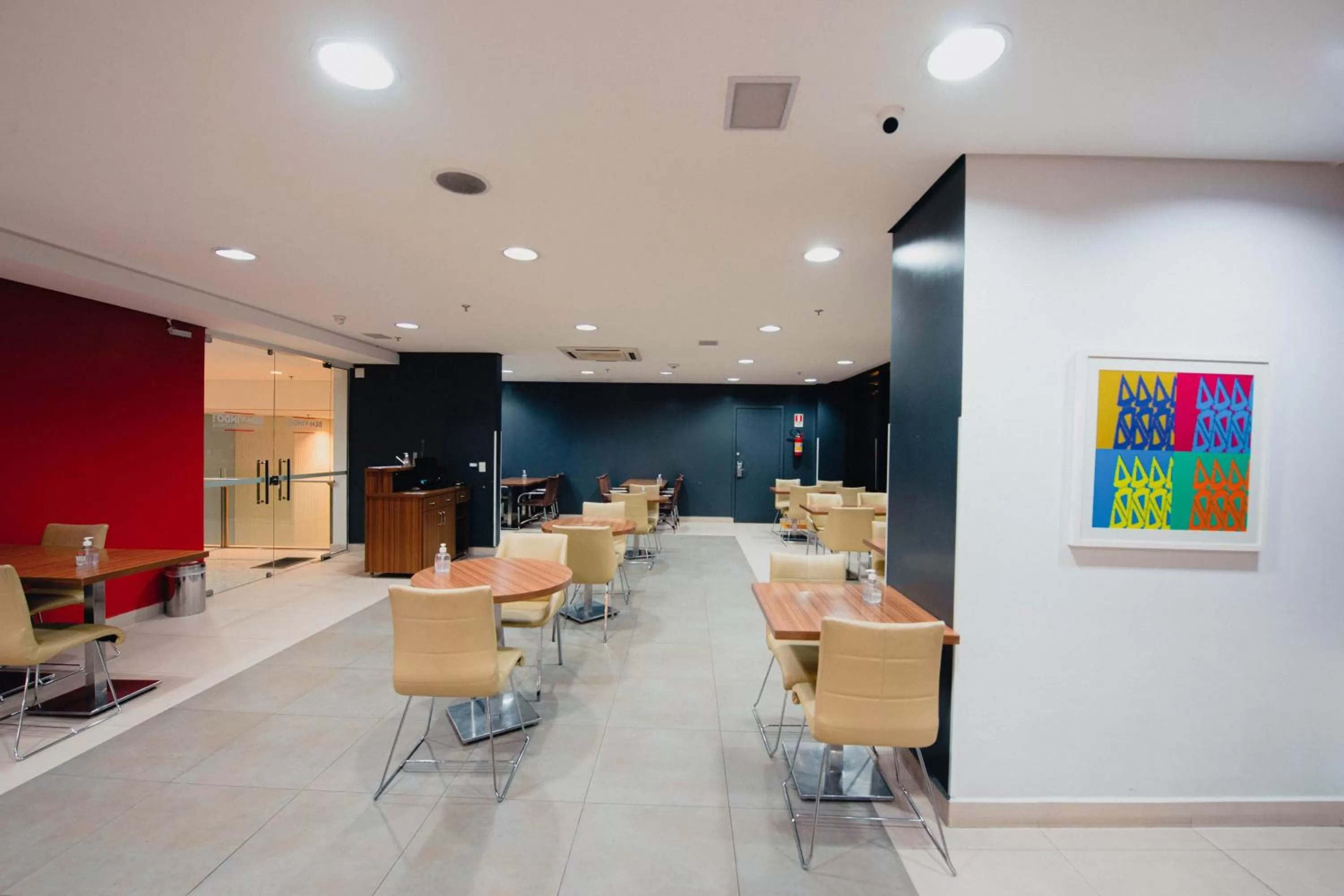 Restaurant/places to eat in ibis Curitiba Shopping