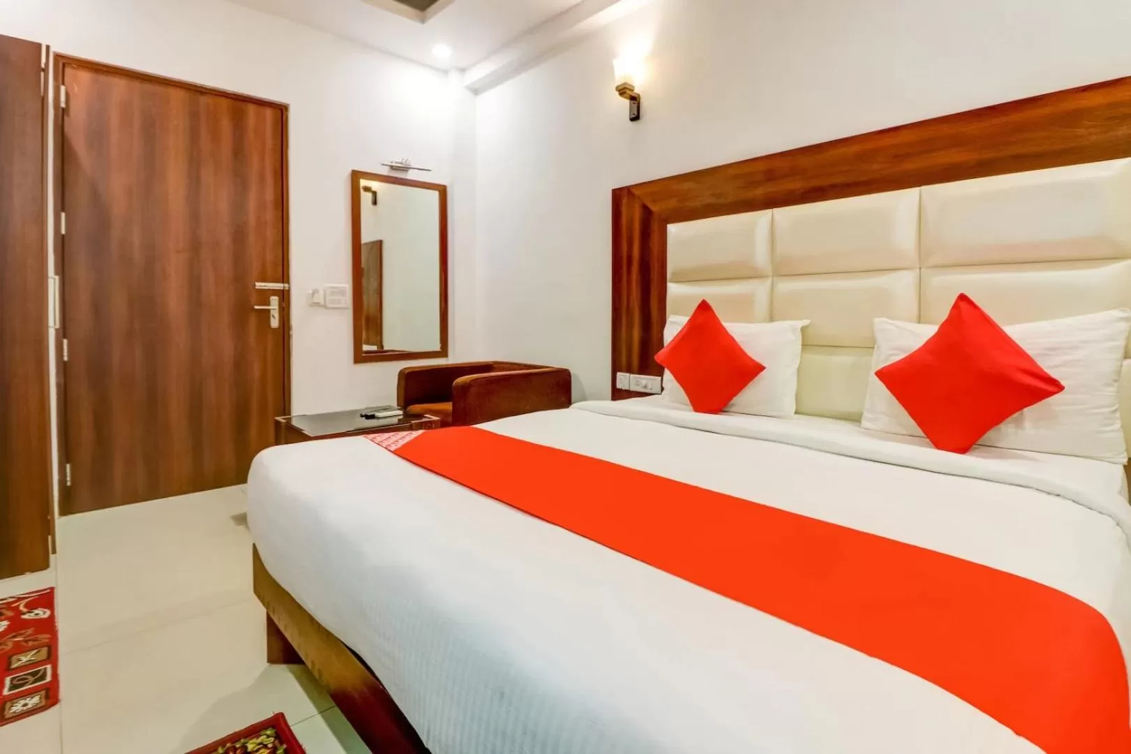 Bedroom, Bed in Hotel Airport View