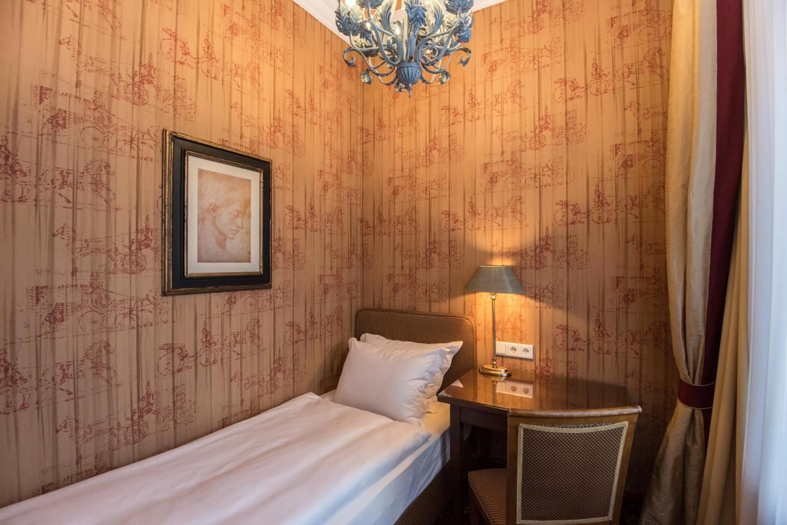 Photo of the whole room, Bed in Hotel City House