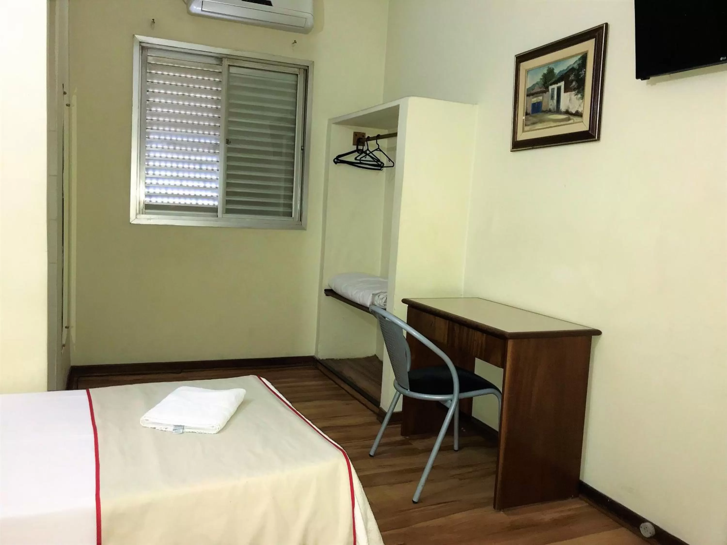 Bedroom, Bed in Hotel São Jorge São Paulo - Próximo a 25 de março, região do Brás, fácil acesso ao Expo Center Norte e Mercado Municipal SP