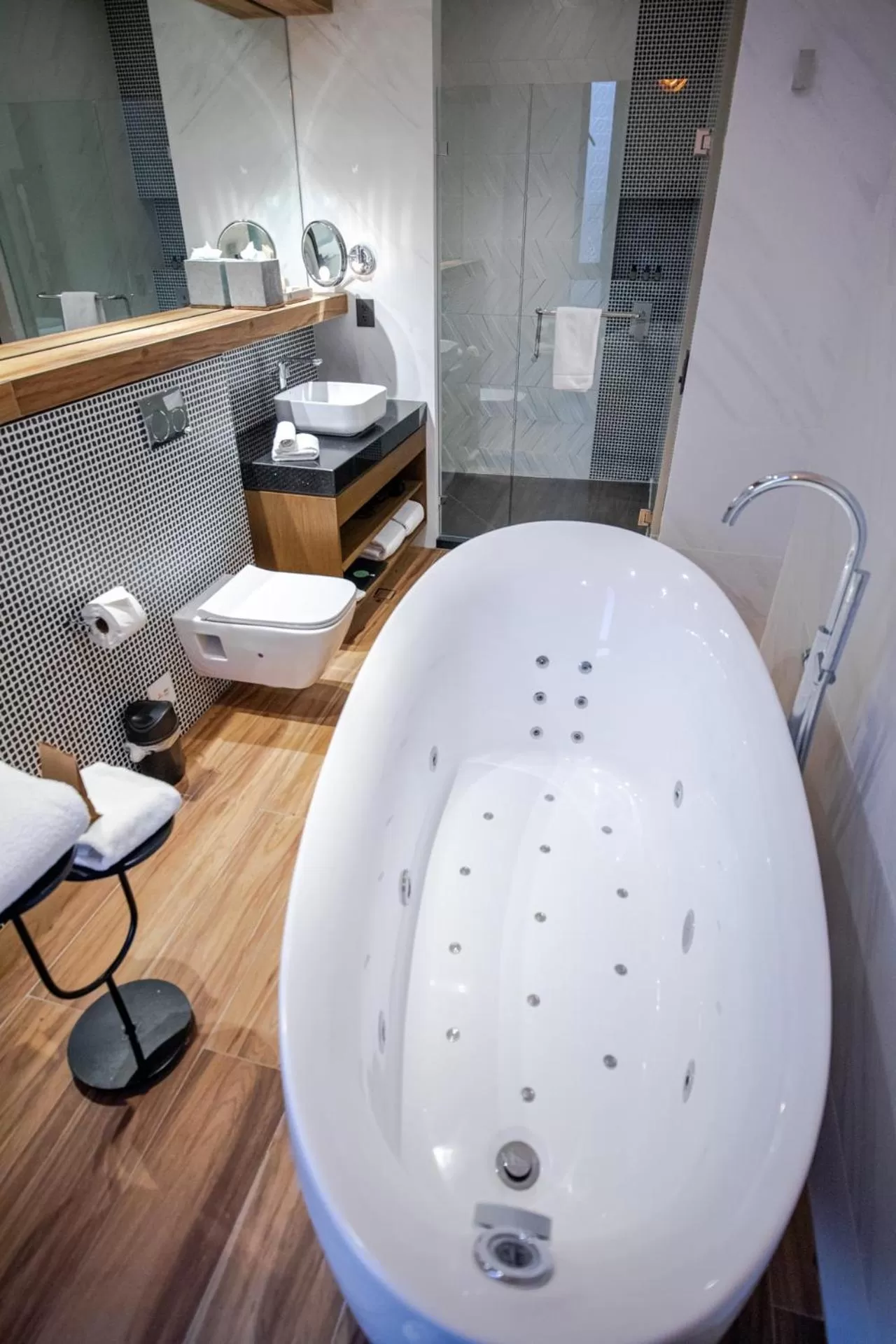 Hot Tub in Becquer Hotel Guadalajara