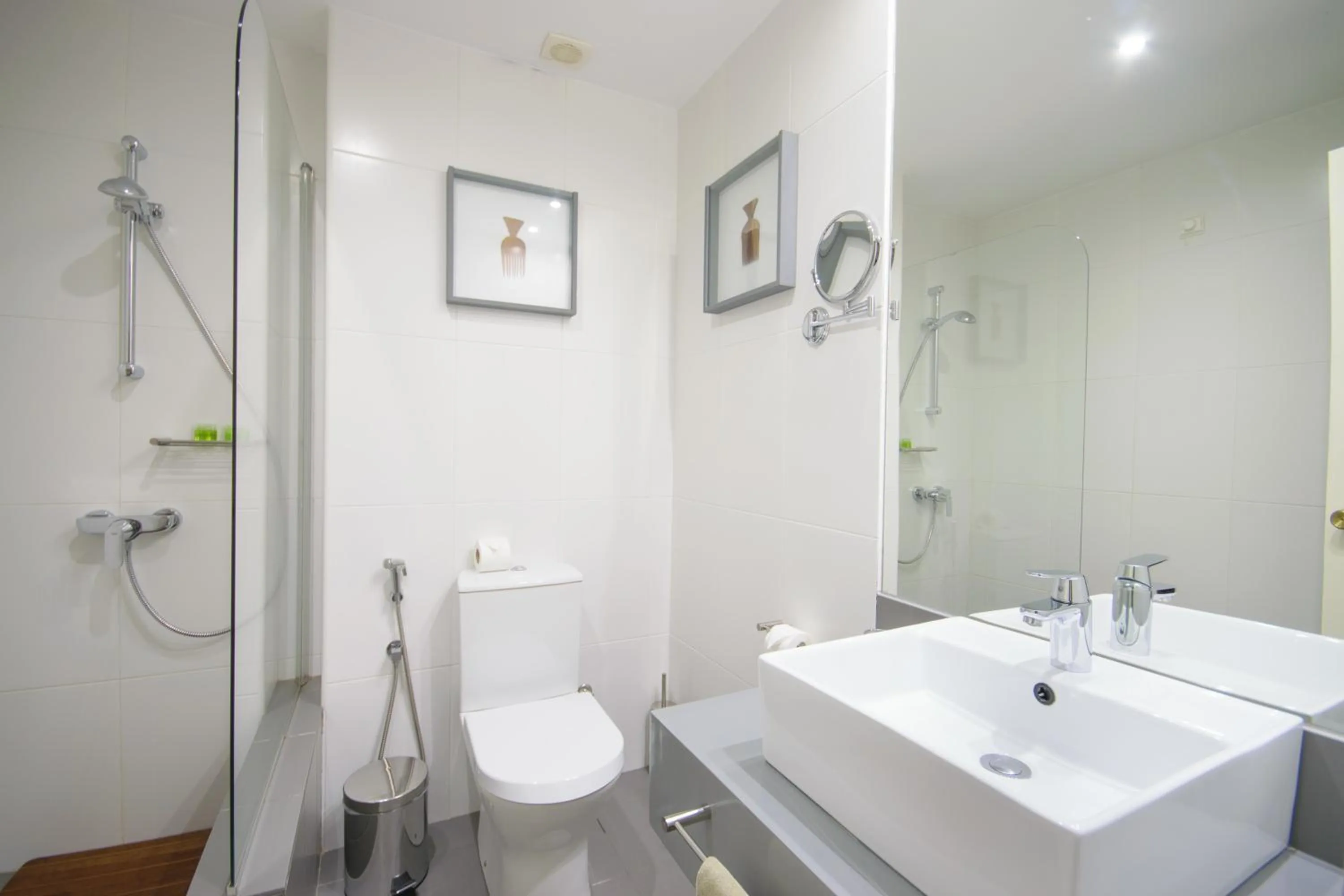 Shower in Oasis Porto Grande