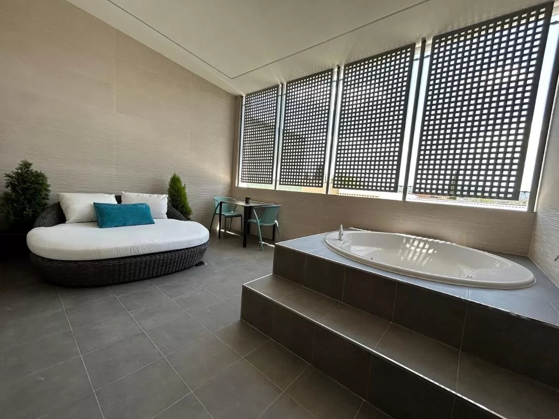 Bath, Bed in Hotel Venture Sant Cugat