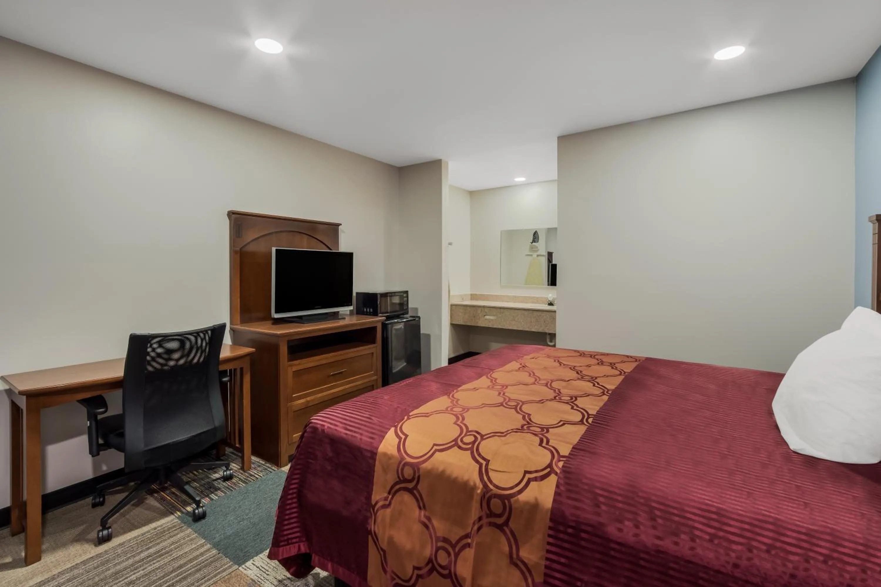 Bed in Rodeway Inn Augusta West - Fort Gordon