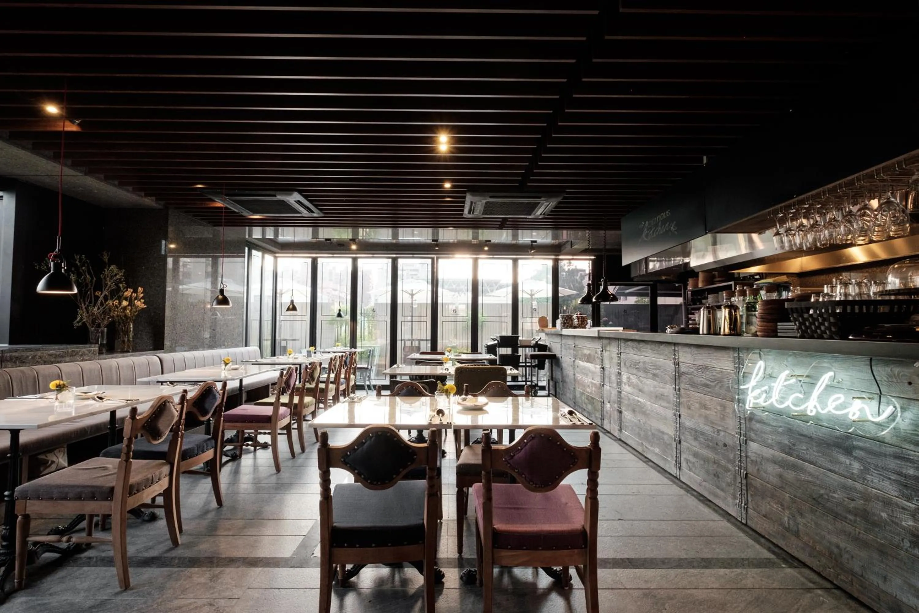 Restaurant/places to eat in Chez Nous