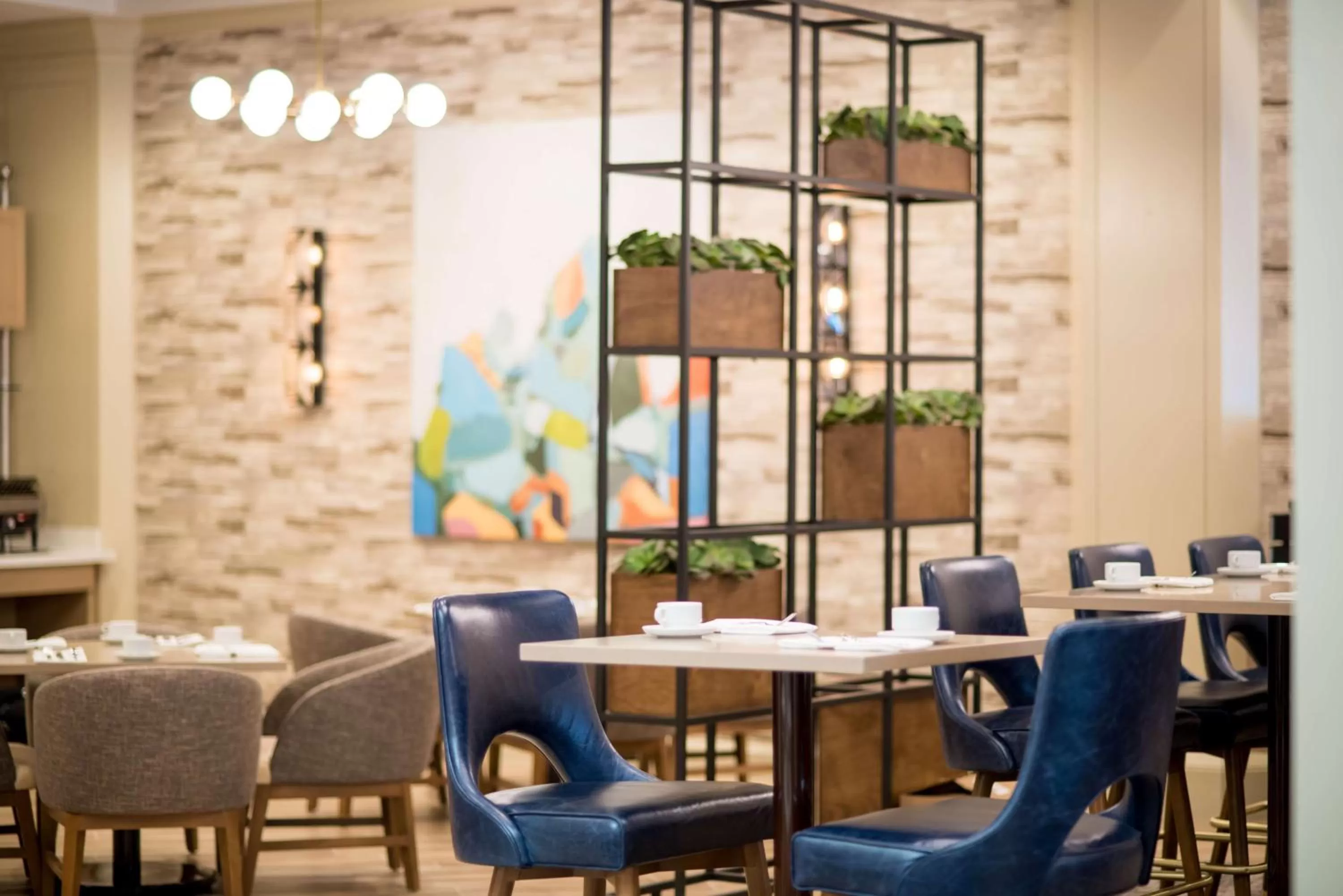 Dining area in DoubleTree by Hilton San Diego-Mission Valley