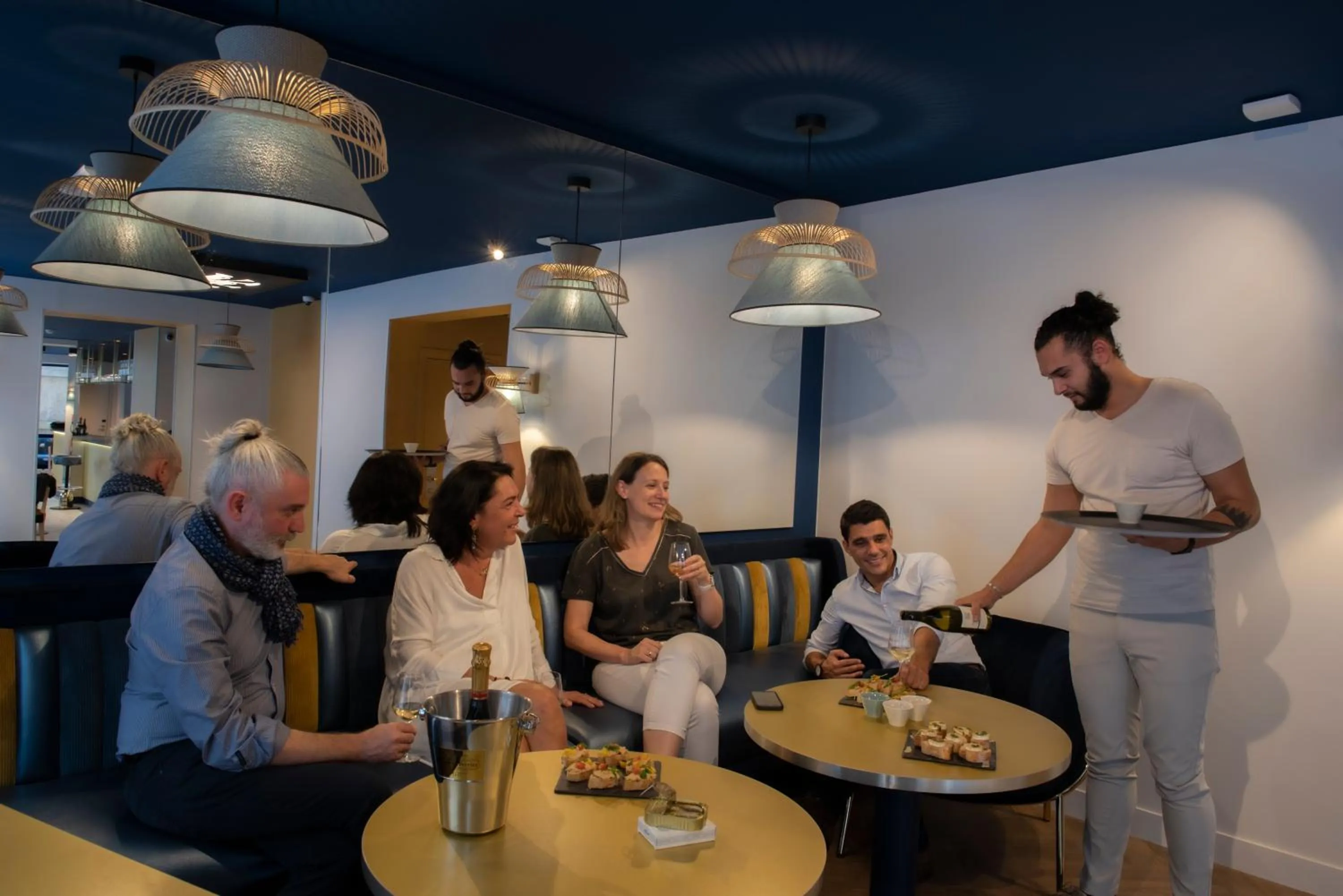 Lounge or bar in Mercure Paris Opera Lafayette