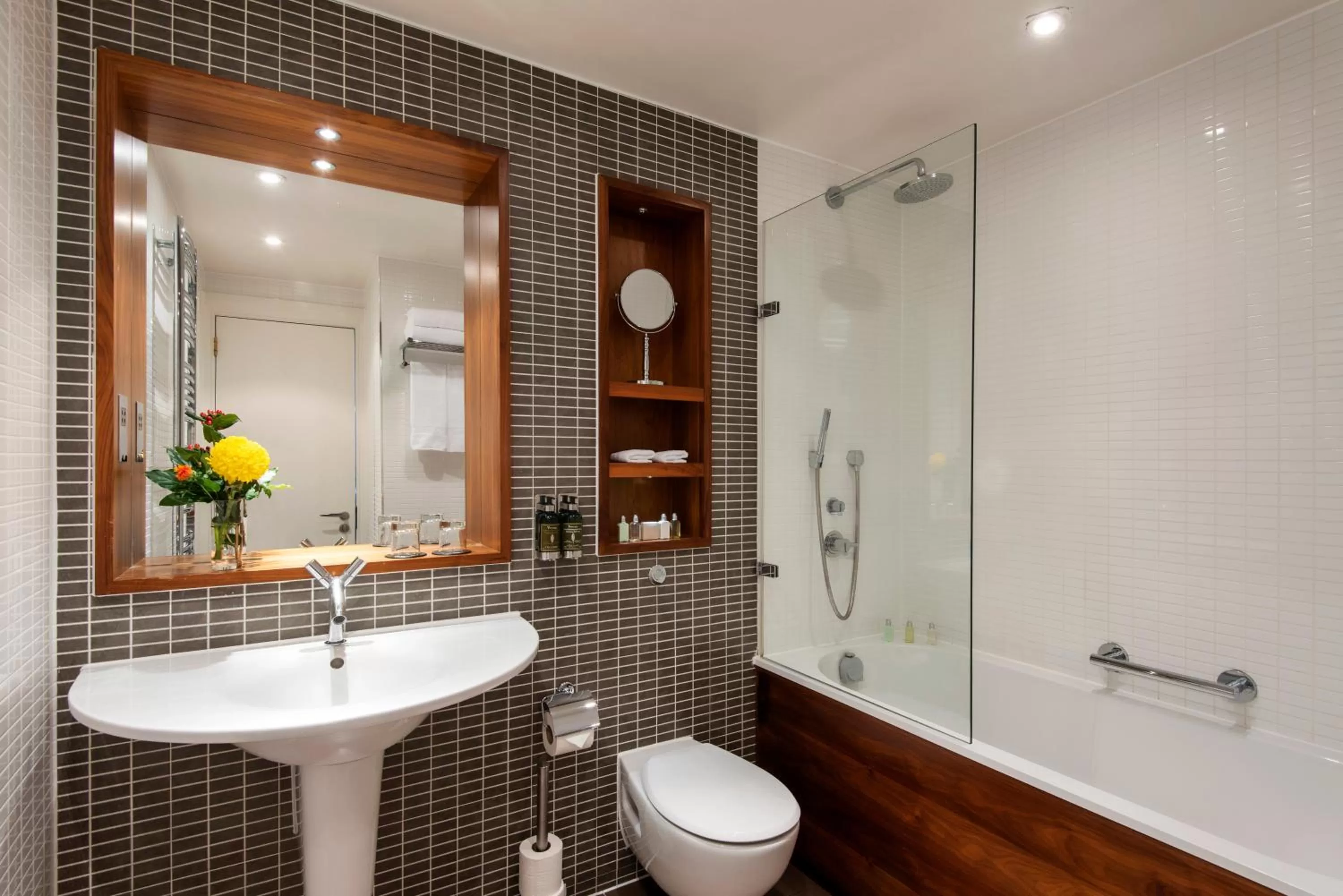 Shower in Fraser Suites Edinburgh