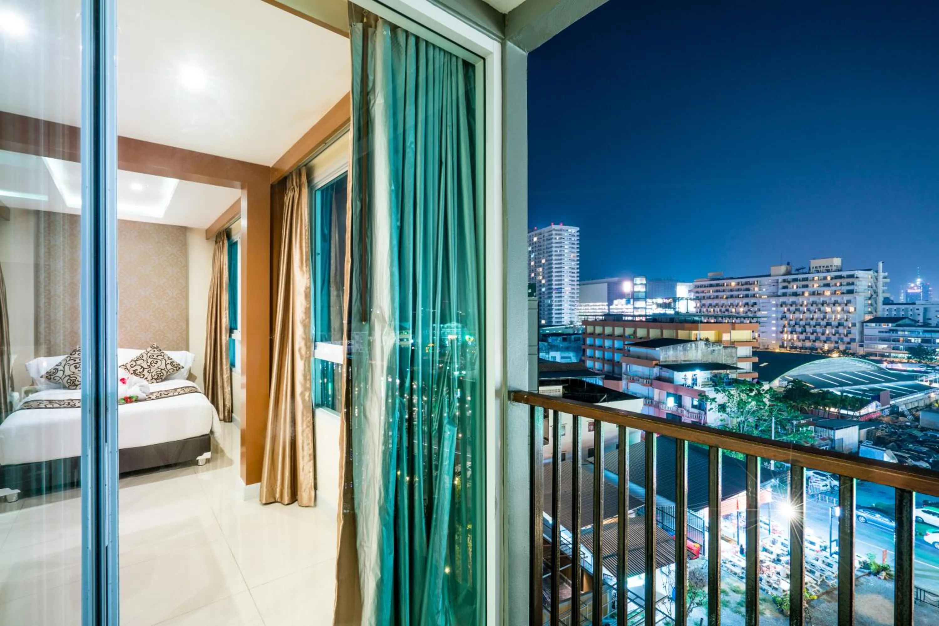 Balcony/Terrace, Bed in 247 Boutique Hotel