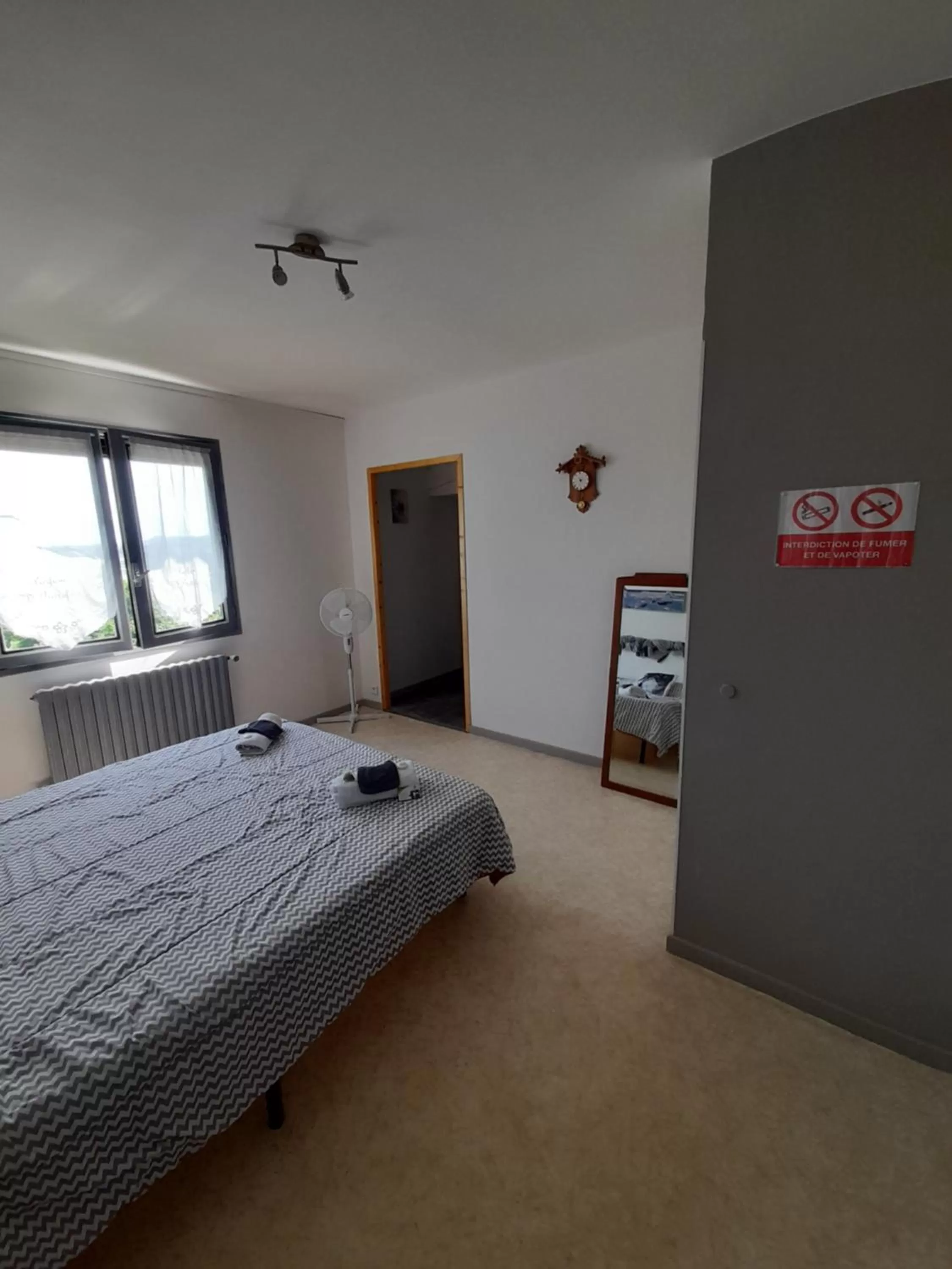 Photo of the whole room, Bed in Villa Détente Dauphinoise