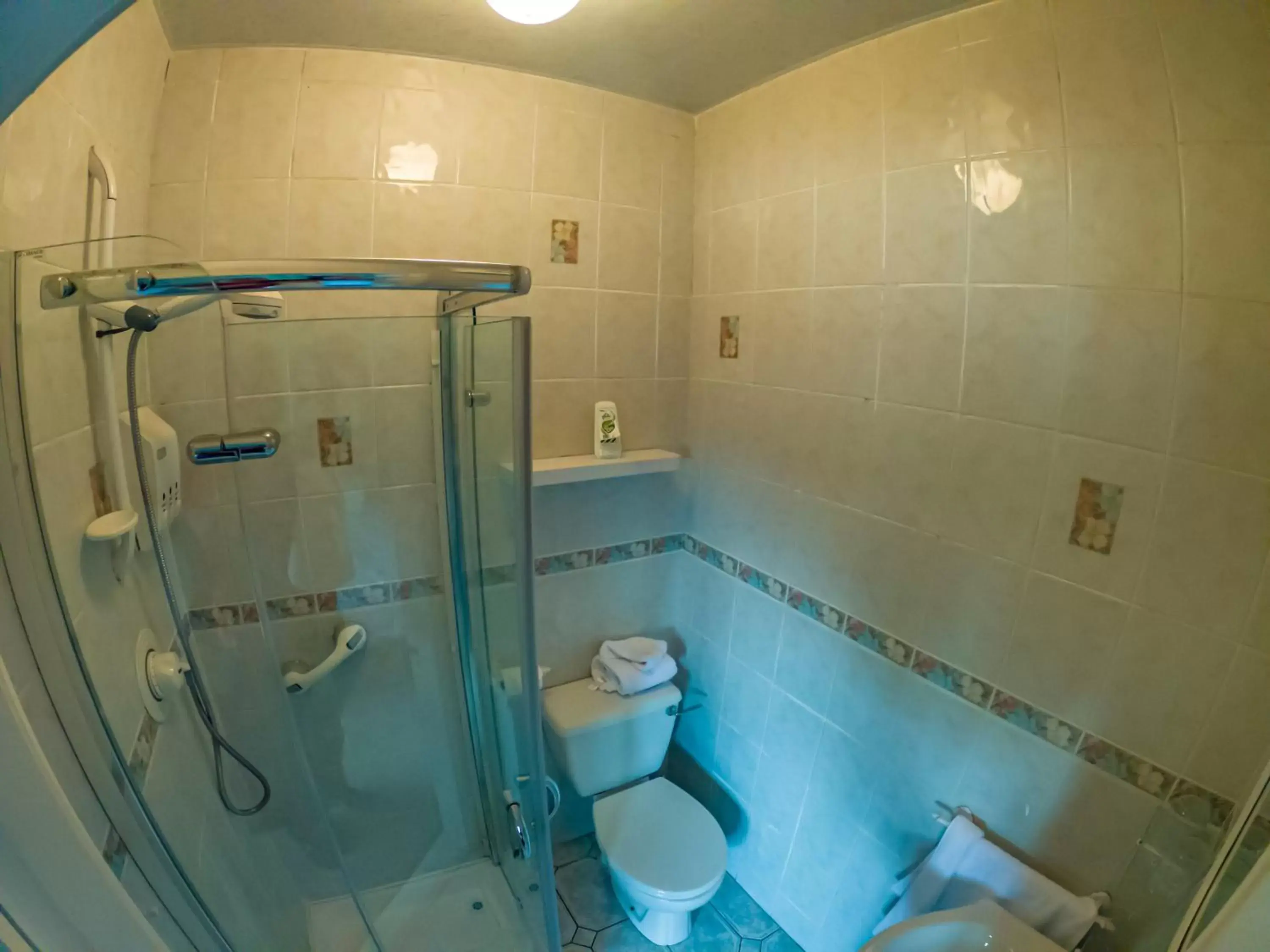 Twin Room with Shower - single occupancy in The Ring Farmhouse Twin Room with Shower - single occupancy in The Ring Farmhouse