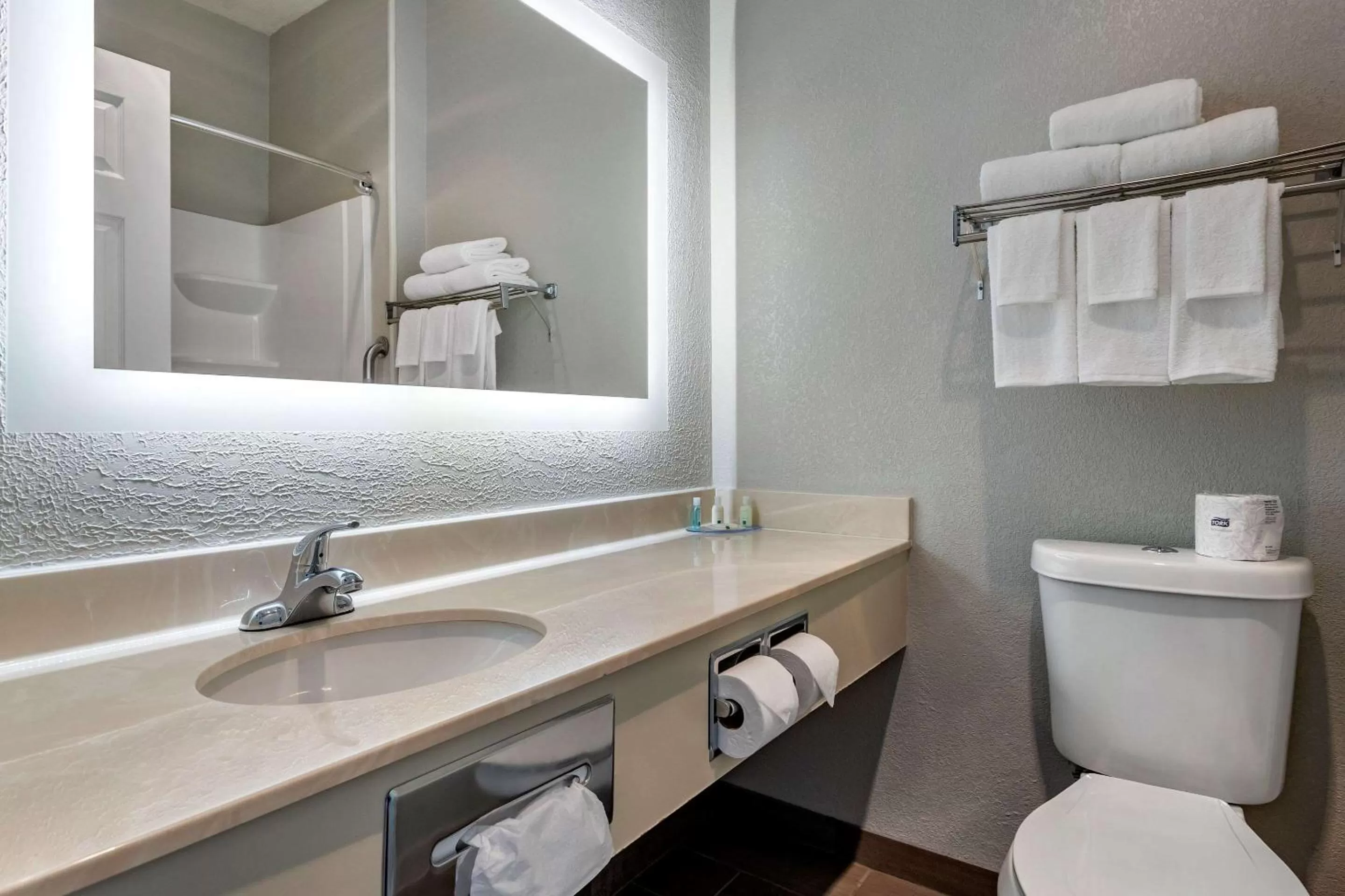 Bathroom in Quality Inn Kirksville