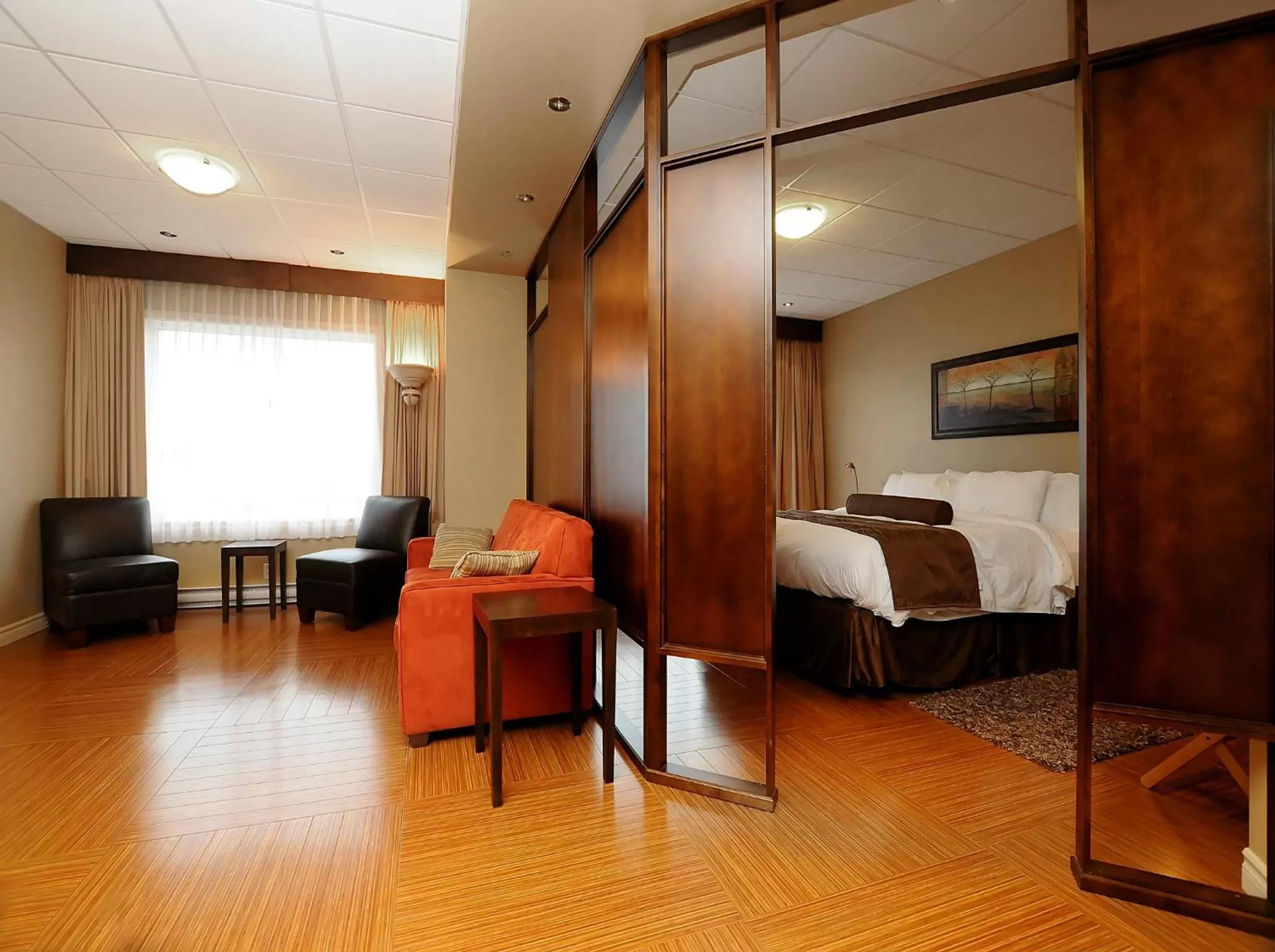 King Suite in Hotel & Suites Le Dauphin Drummondville