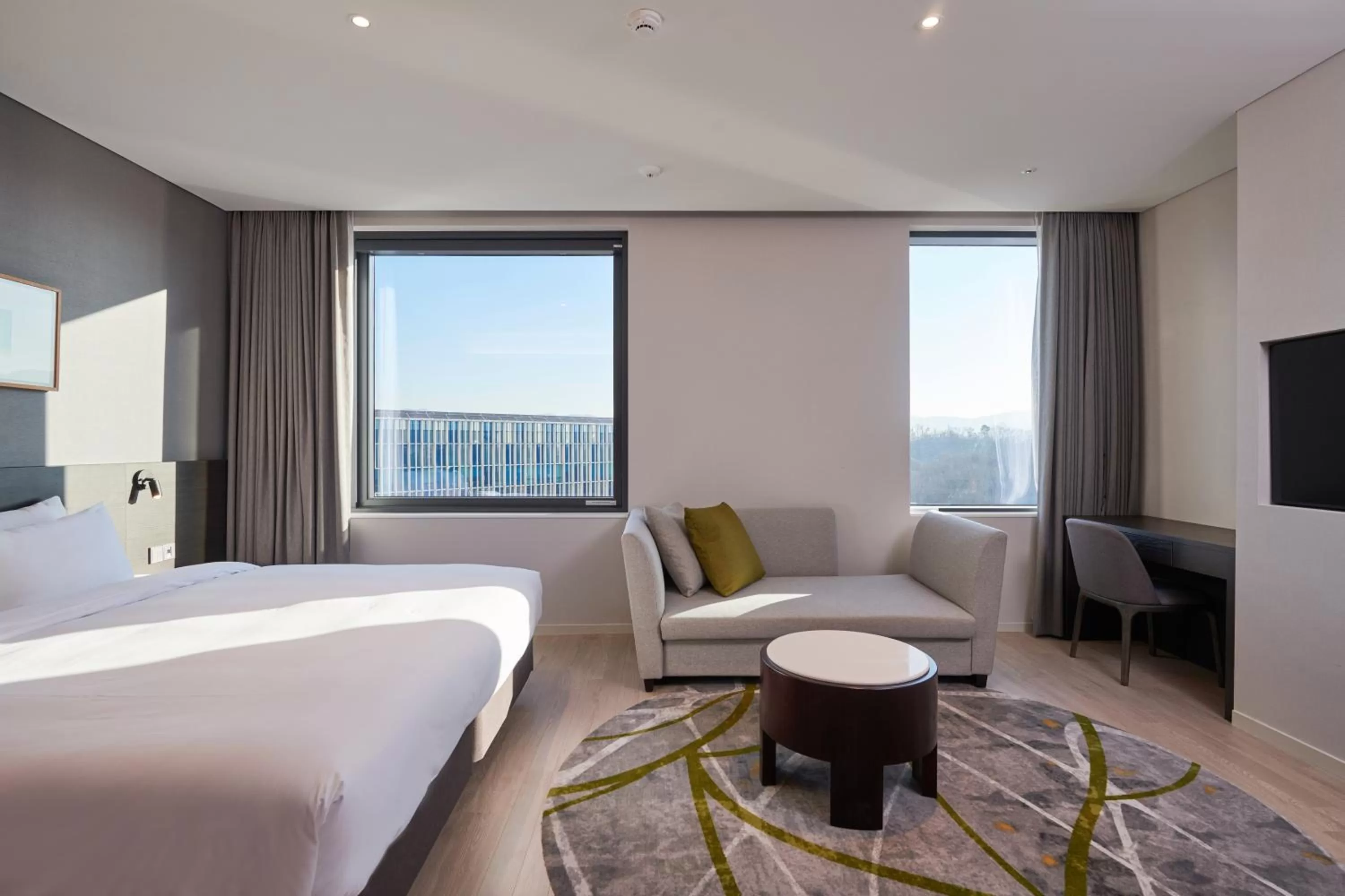 Photo of the whole room, Bed in Nine Tree by Parnas Seoul Pangyo