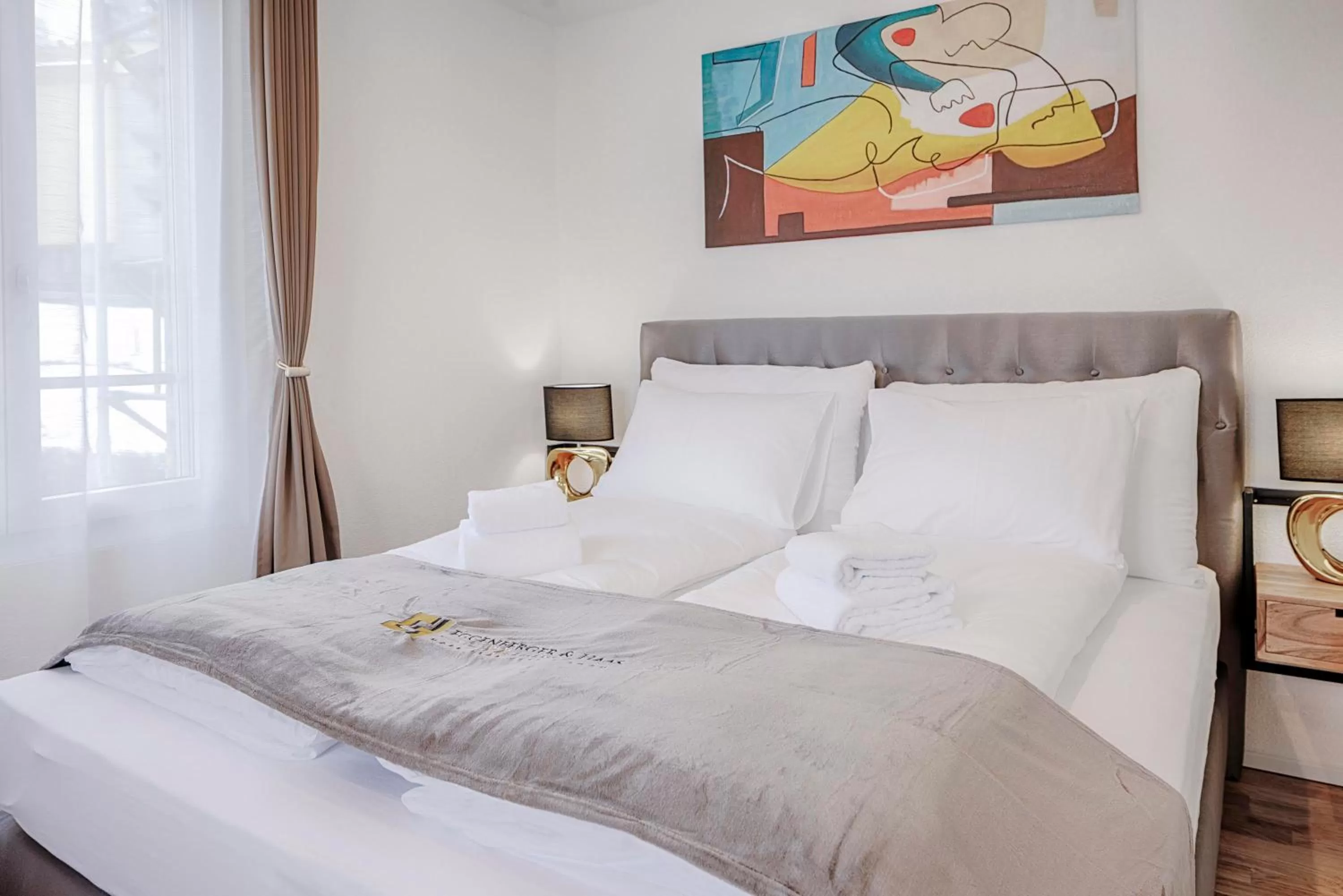 Bed in VISIMO Apartments St Georgen-Strasse St Gallen - Design City Nature