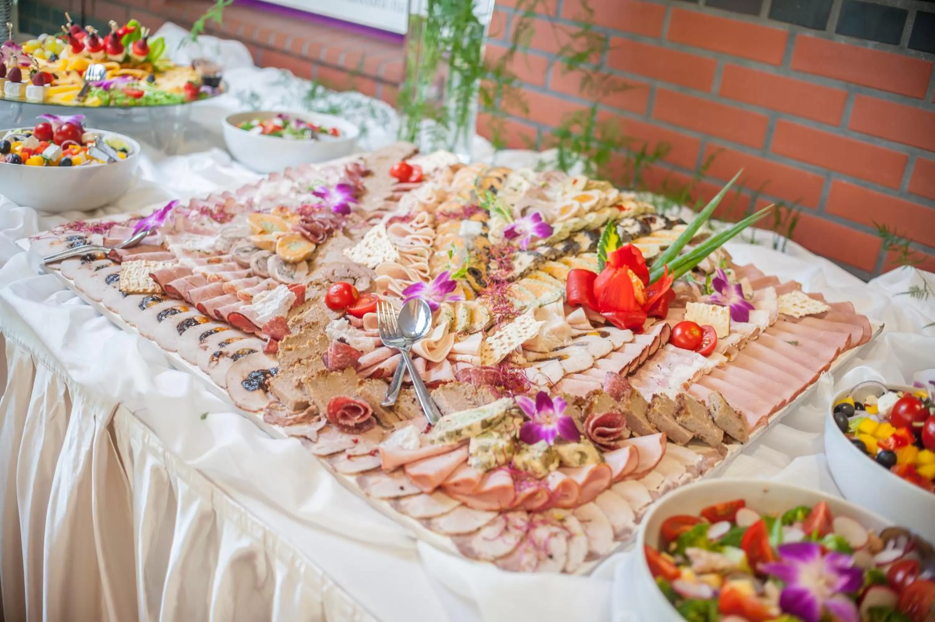 Restaurant/places to eat in Express Kraków Hotel