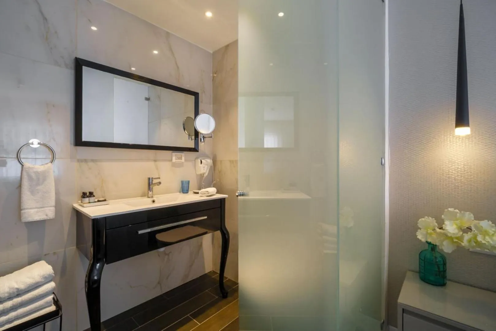 Bathroom in Kikar Boutique Hotel