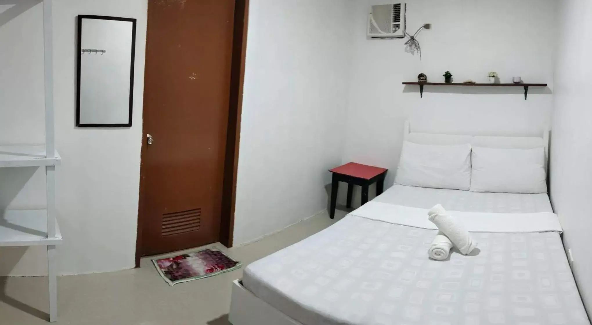 Standard Double Room in Island Hop Inn Standard Double Room in Island Hop Inn