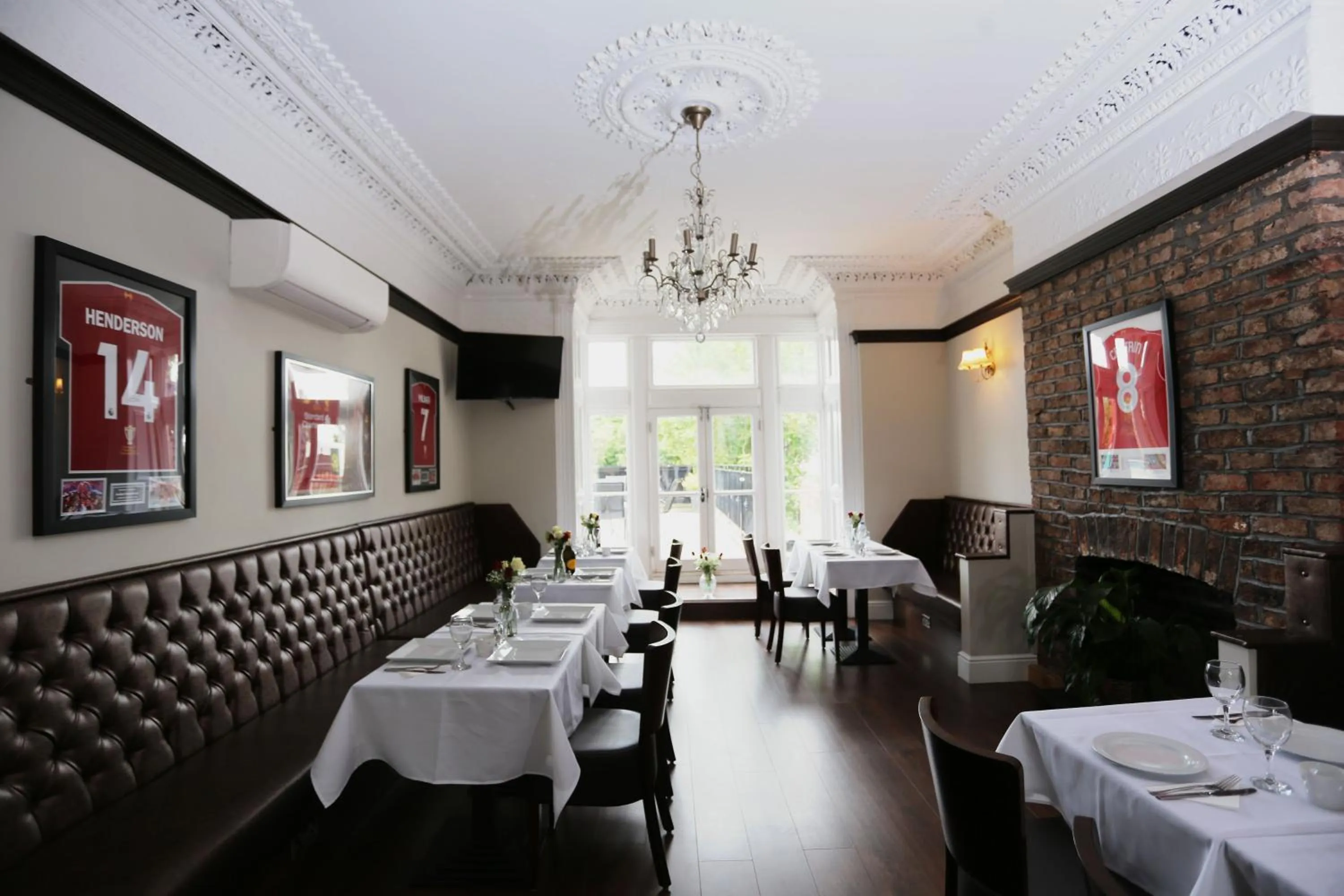 Restaurant/places to eat in Hotel Tia