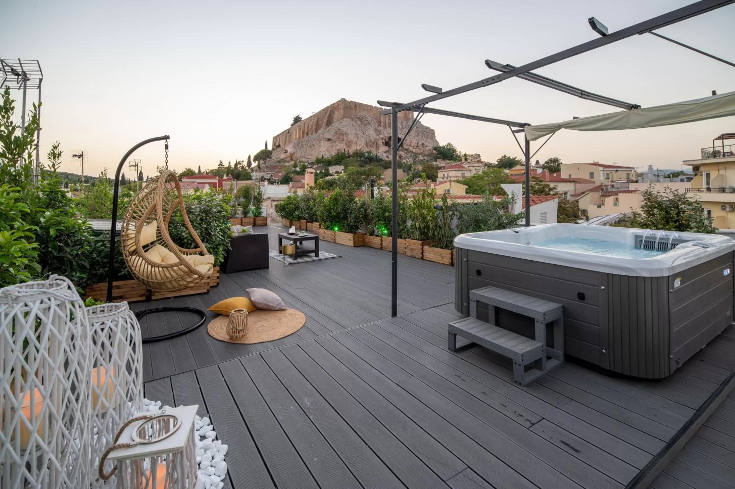 Hot Tub in Plaka Arch Suites