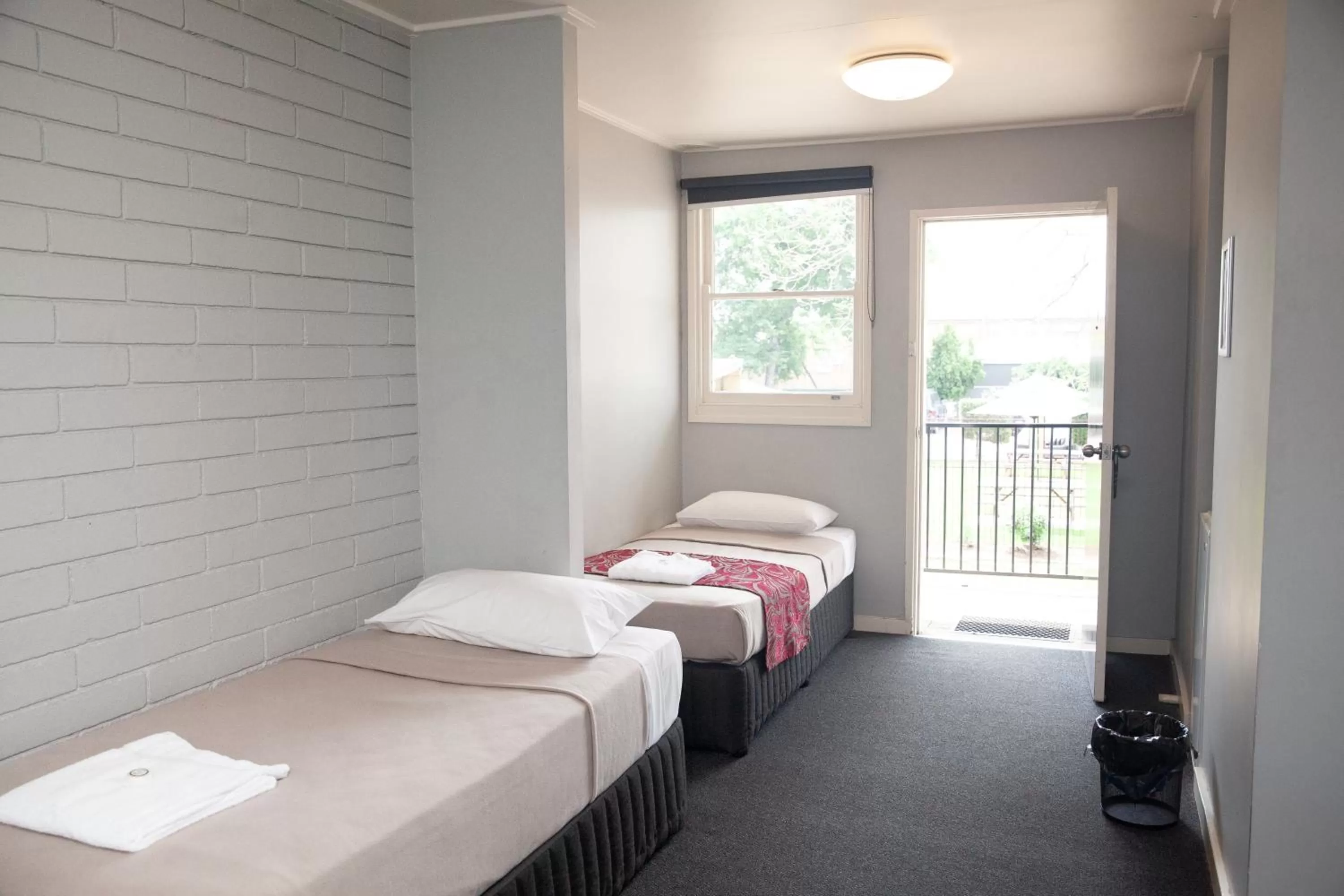 Bed in Royal Hotel Singleton