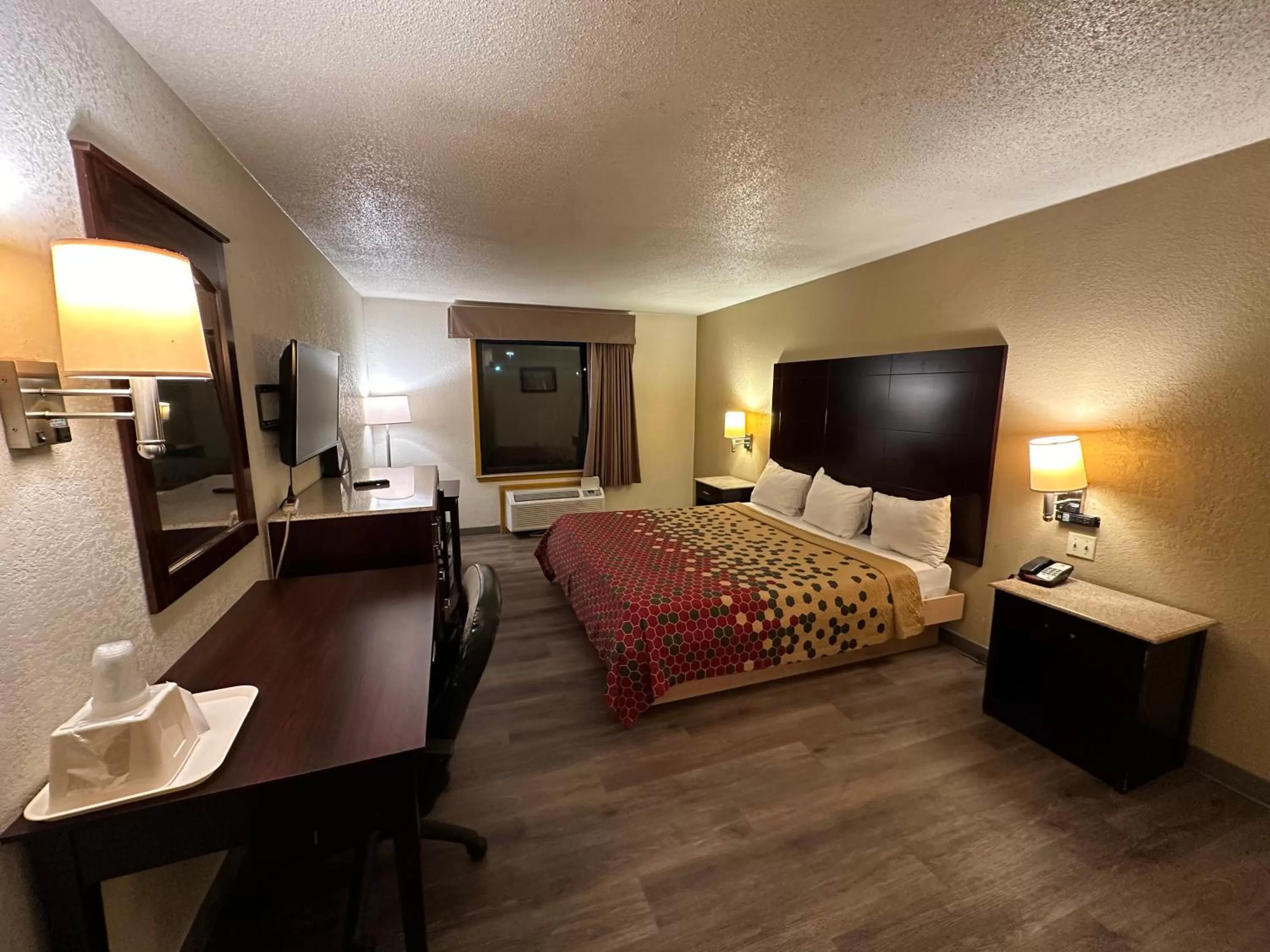 Other, Bed in Econo Lodge Scranton near Montage Mountain