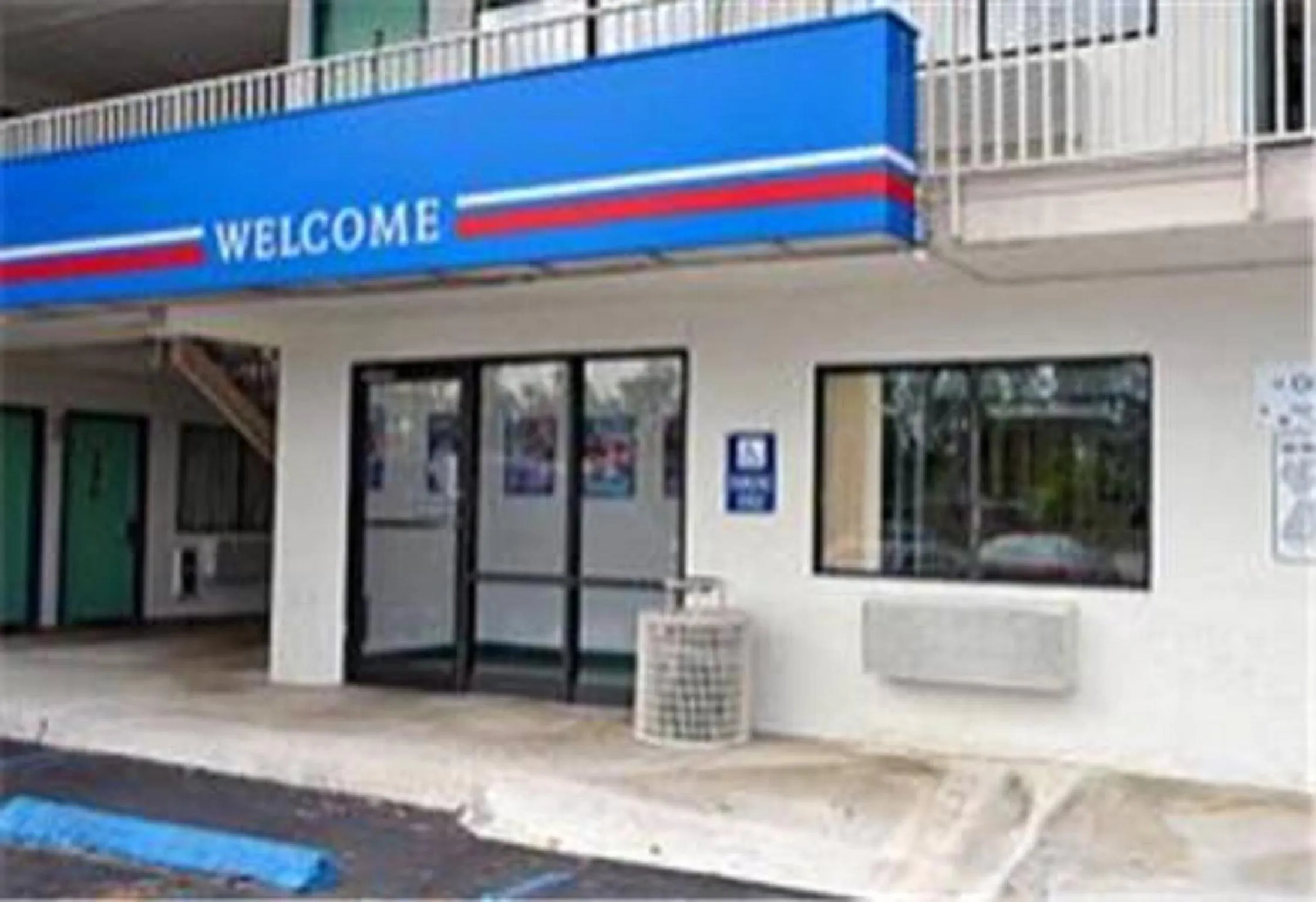 Property building in Motel 6-Yreka, CA