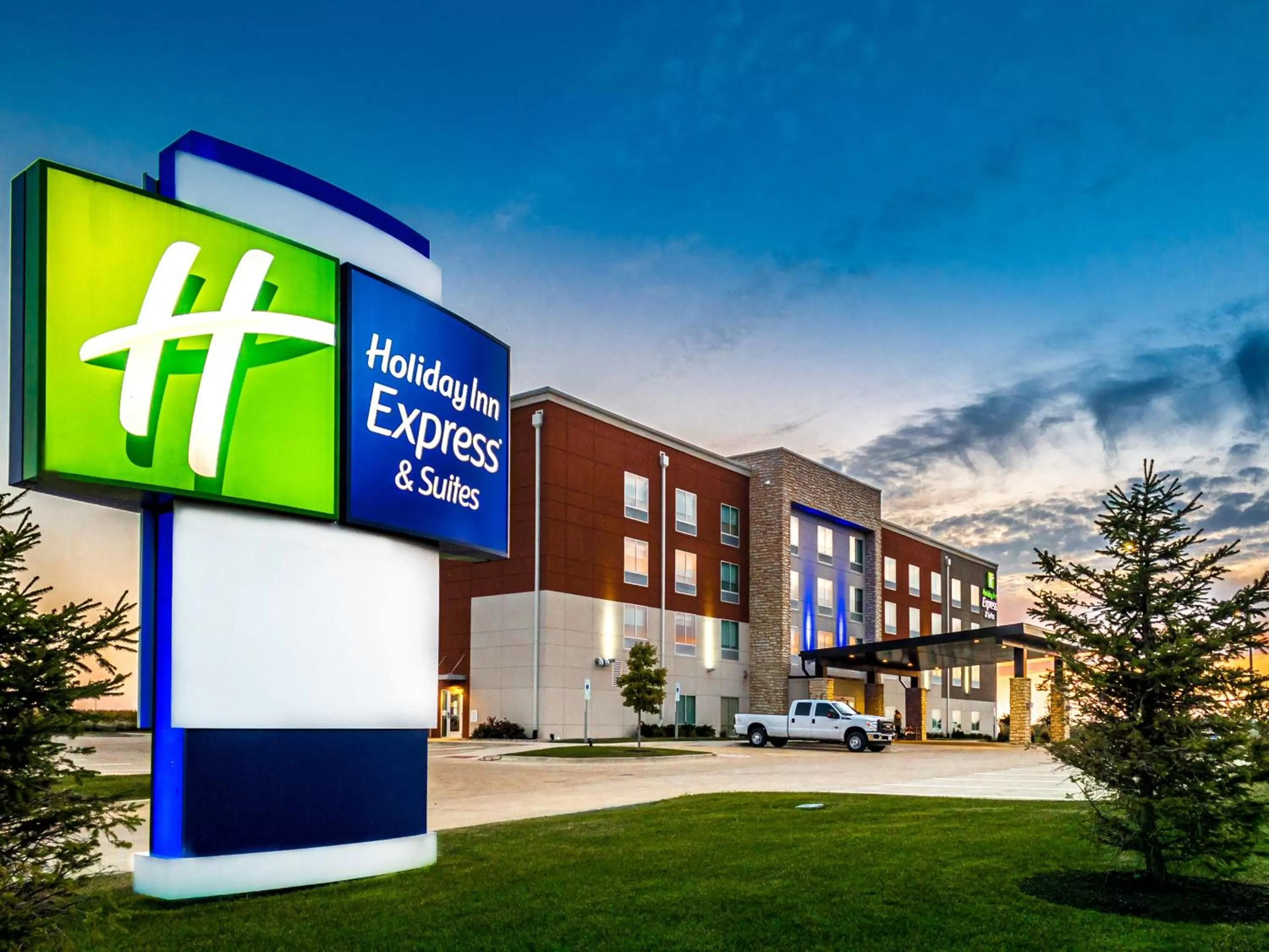 Property building in Holiday Inn Express & Suites - Rantoul by IHG
