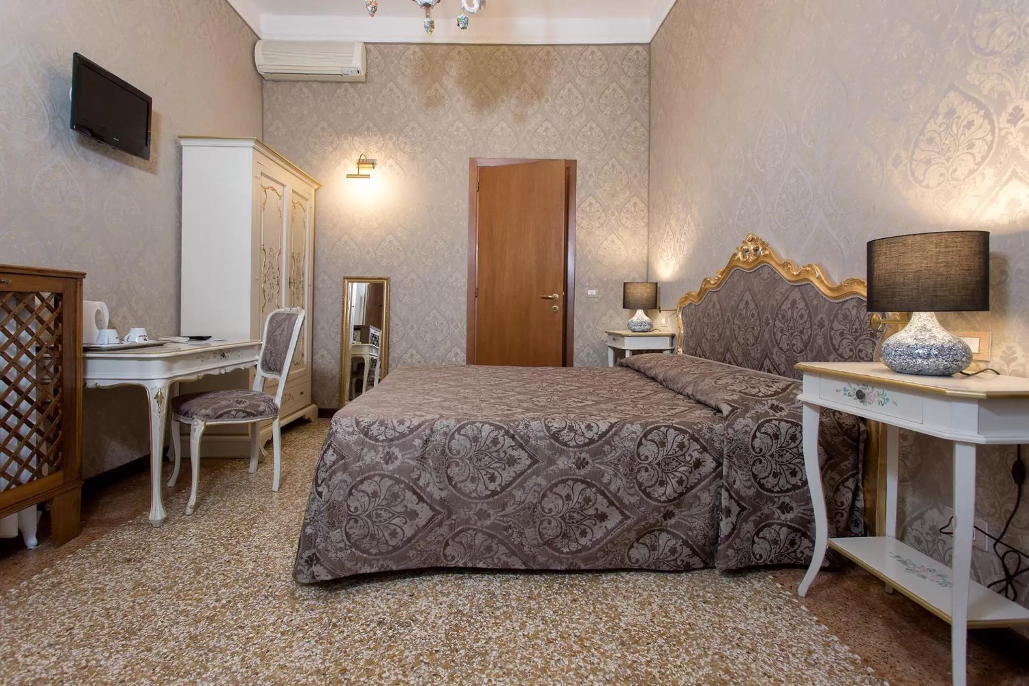 Bed in Hotel Mezzo Pozzo