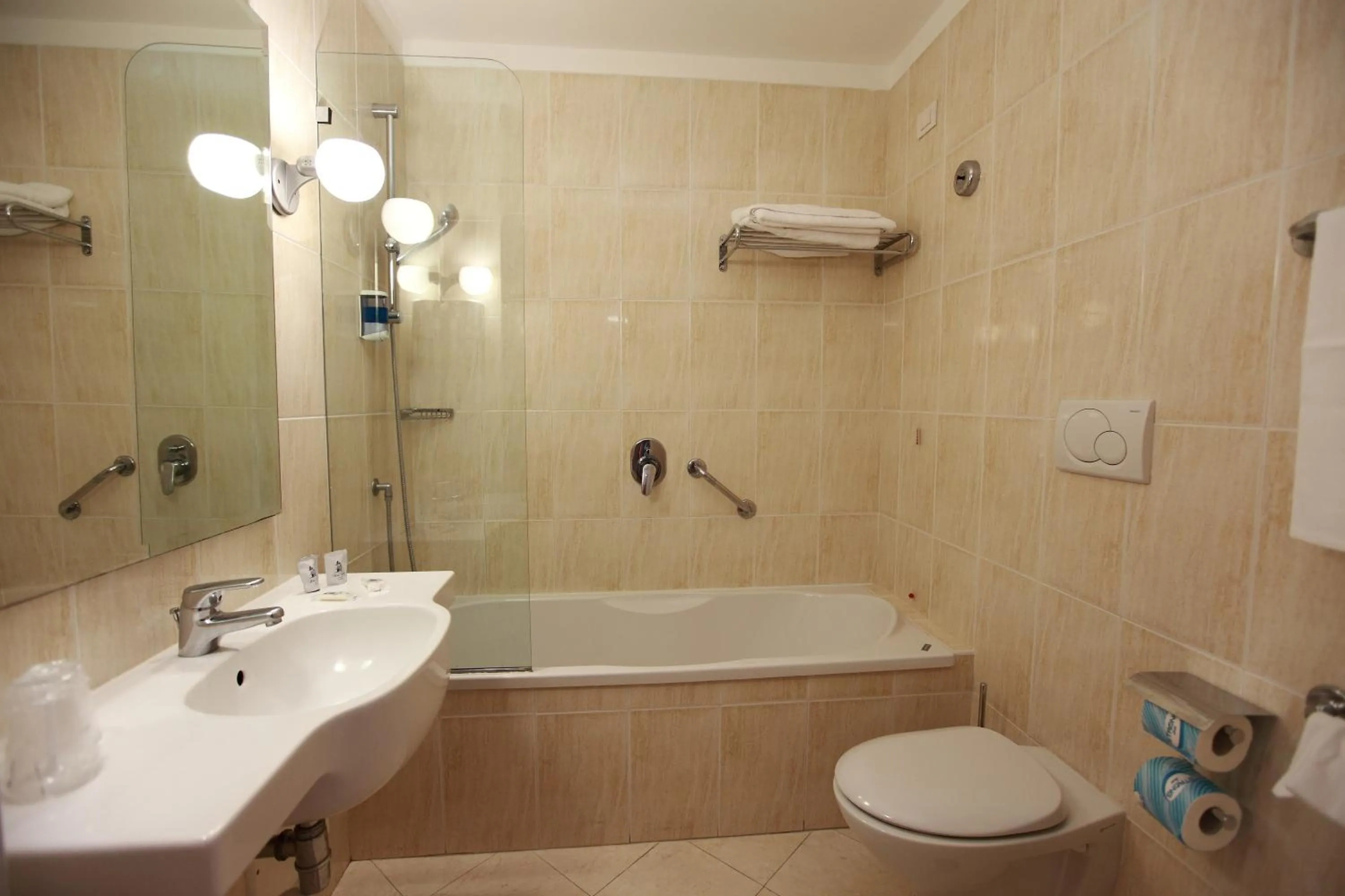 Bathroom in Hotel Caravel