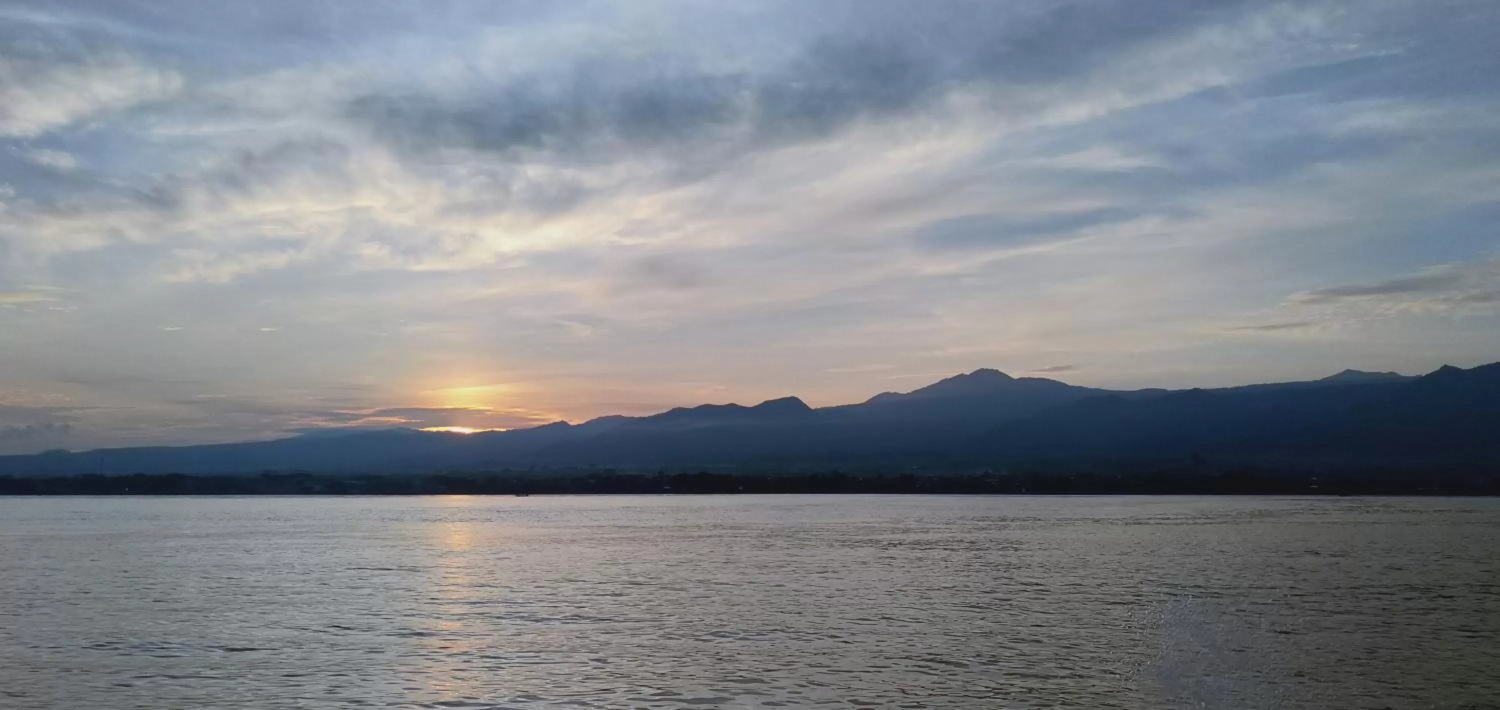 Sunrise in Bali Taman Beach Resort & Spa Lovina