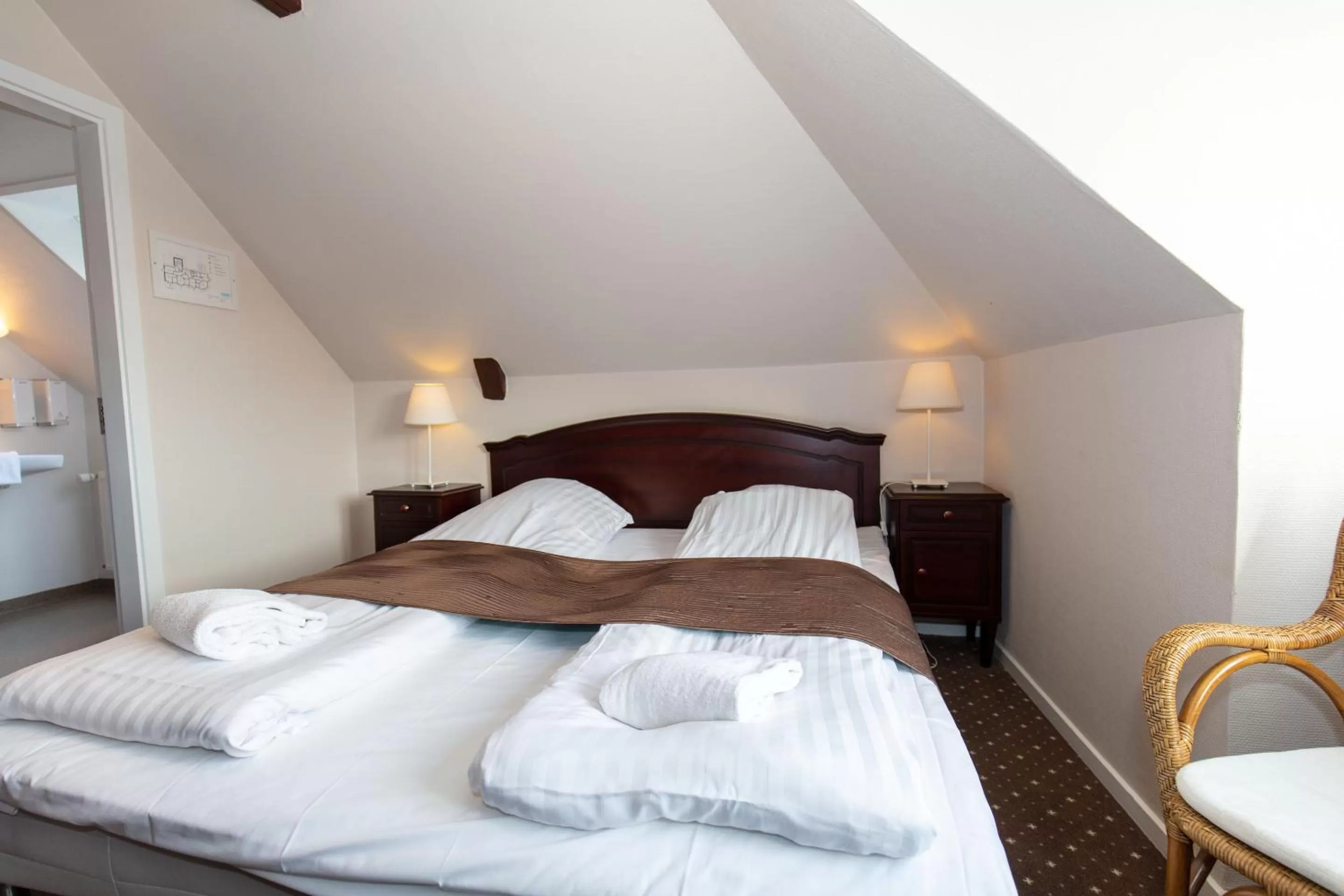 Bed in Foldens Hotel