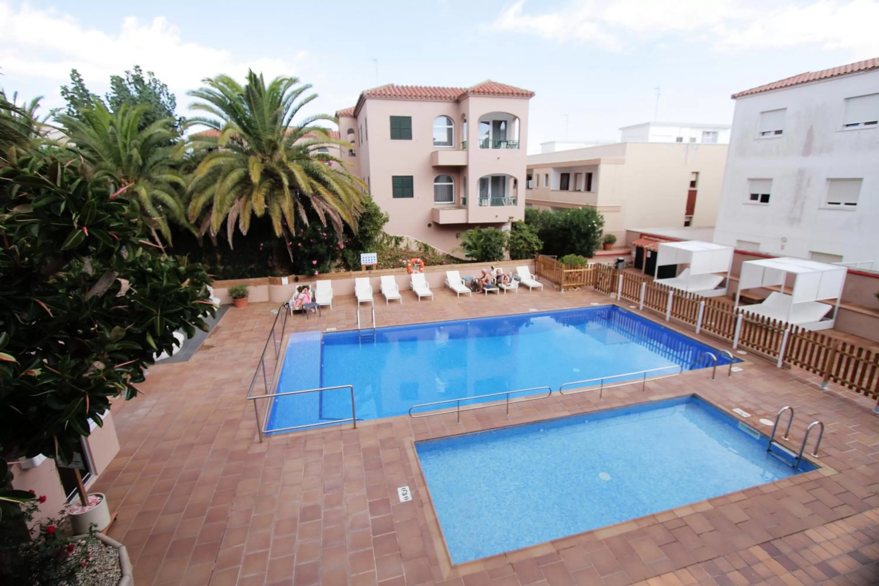 Swimming pool in Apartamentos Royal Life