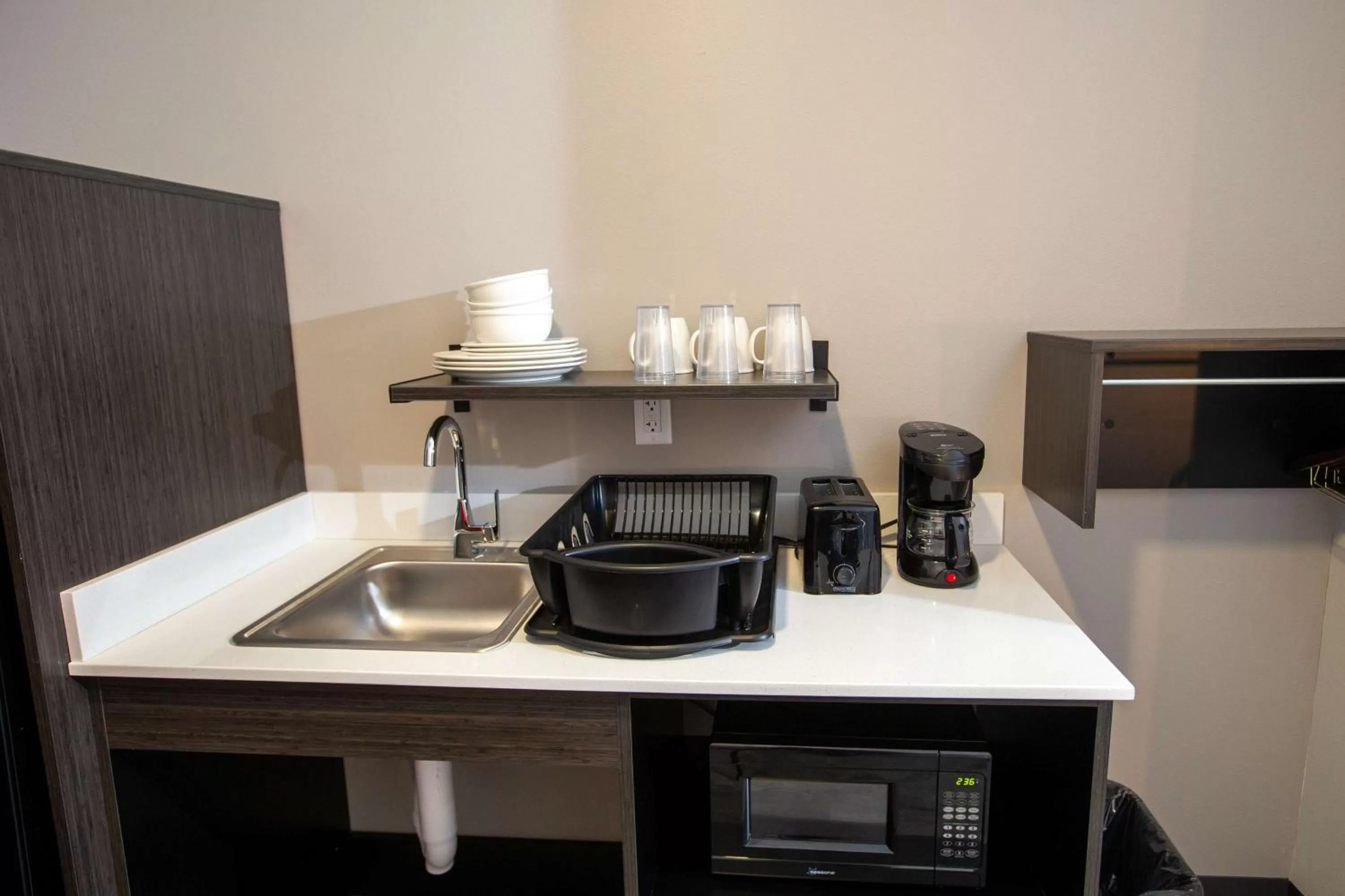 Kitchen or kitchenette in Studio 6 North Platte, NE - East