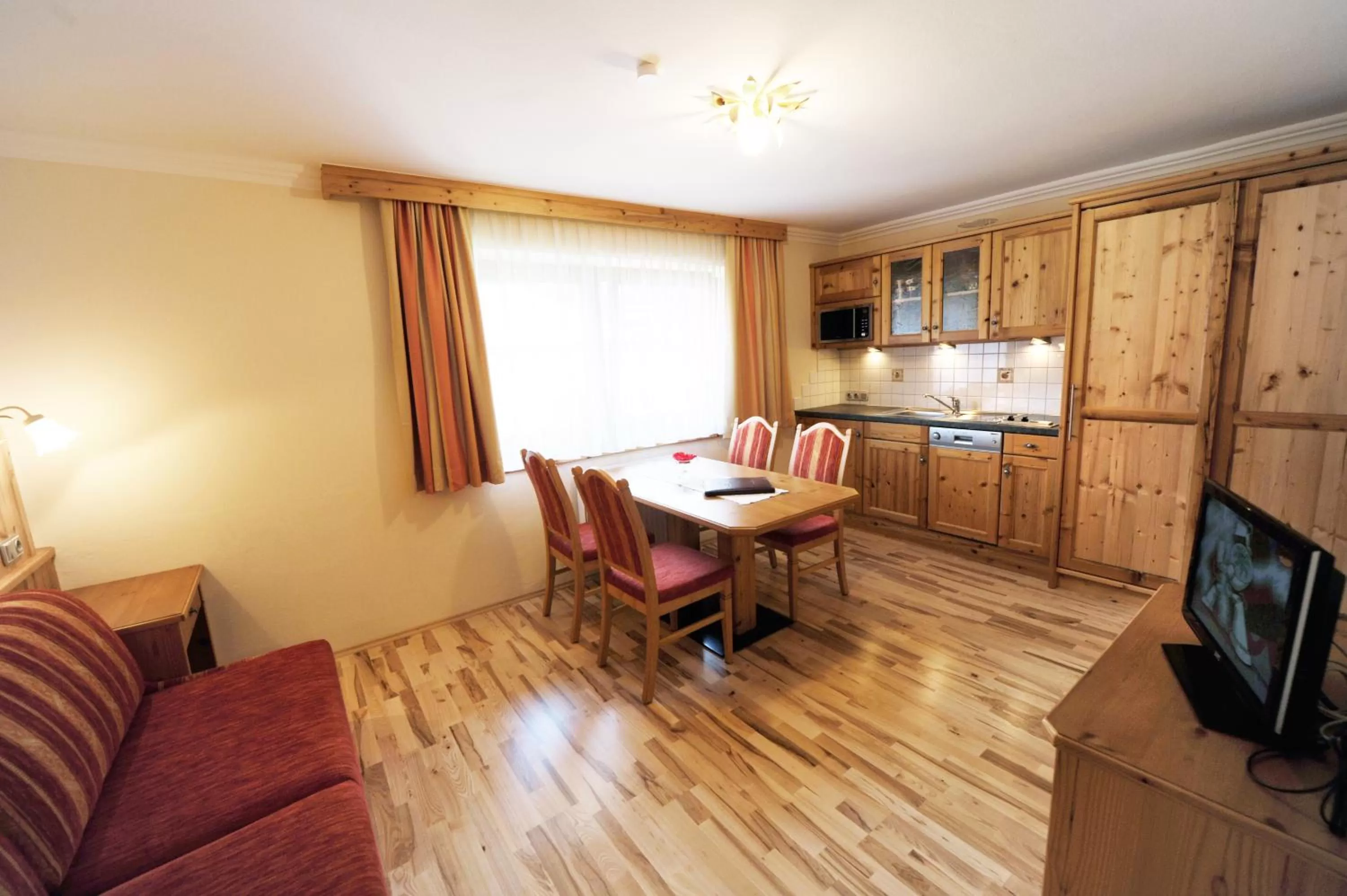 Kitchen or kitchenette in Hotel Garni Landhaus Platzer