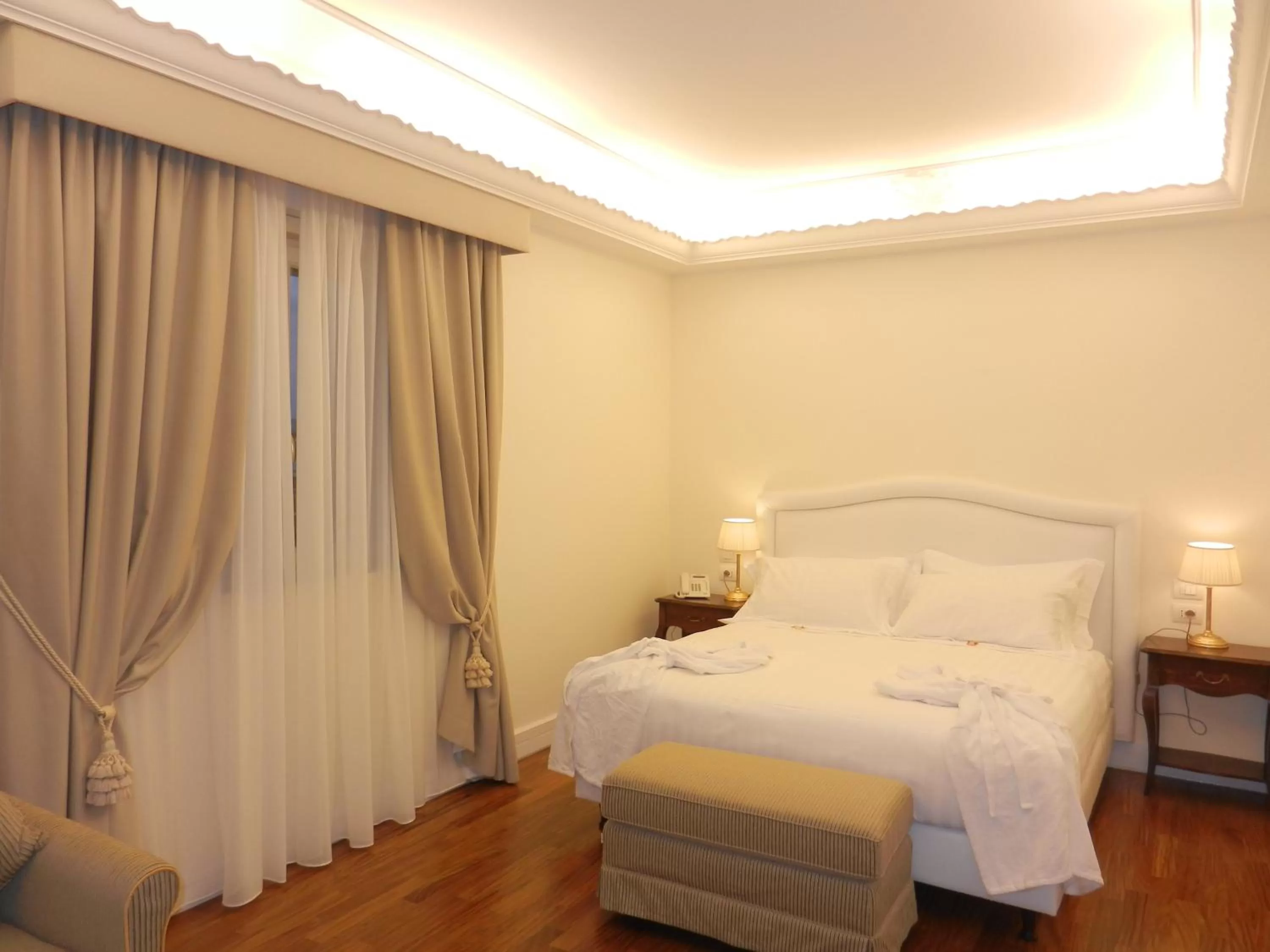 Photo of the whole room, Bed in Hotel Villa Michelangelo