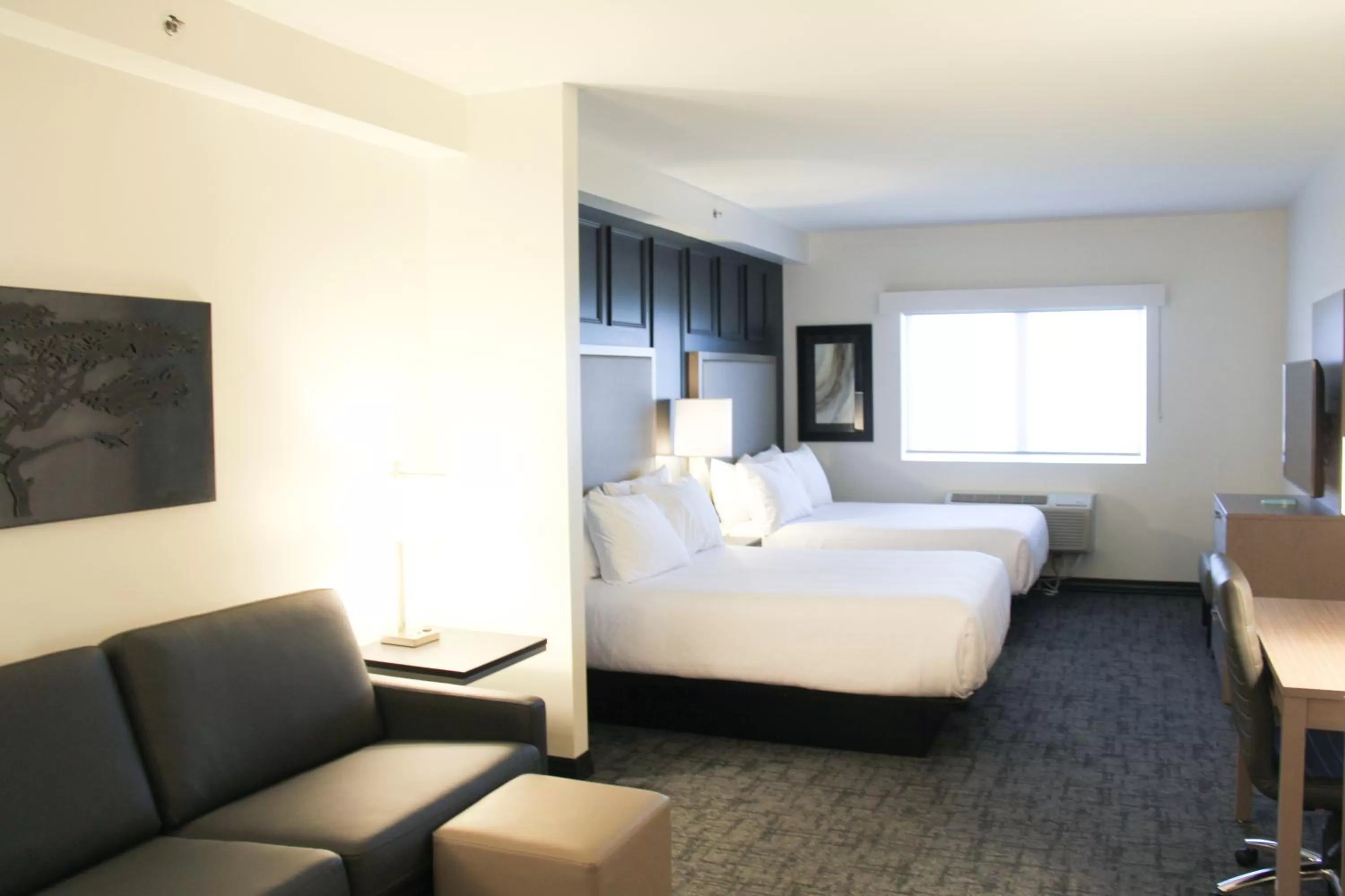 Photo of the whole room, Bed in Best Western Plus Winkler