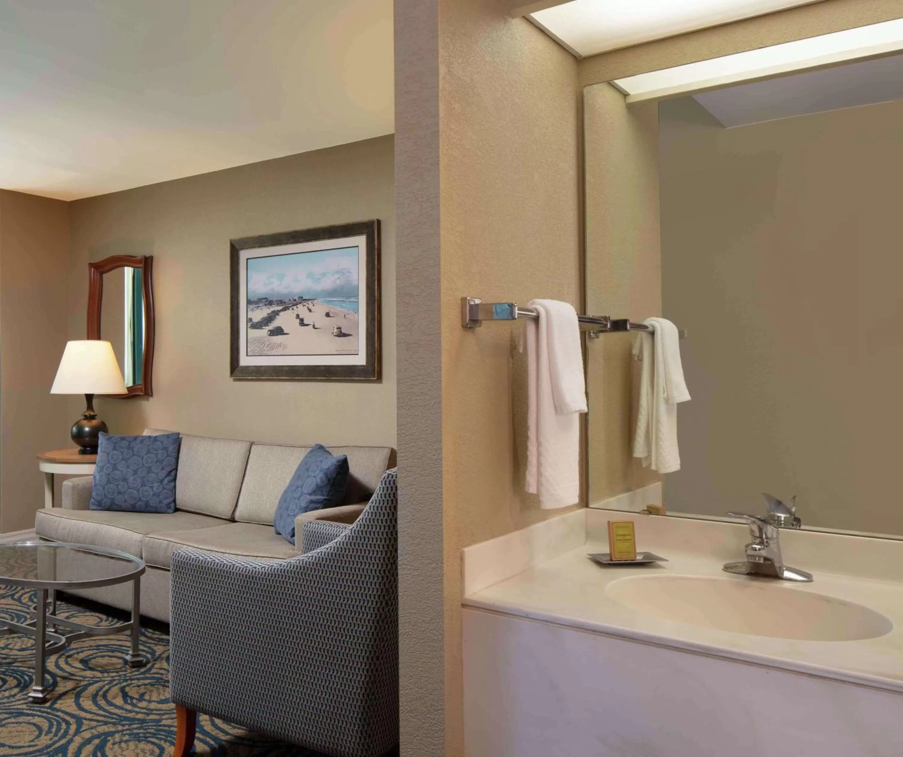 Living room in Hilton Daytona Beach Resort