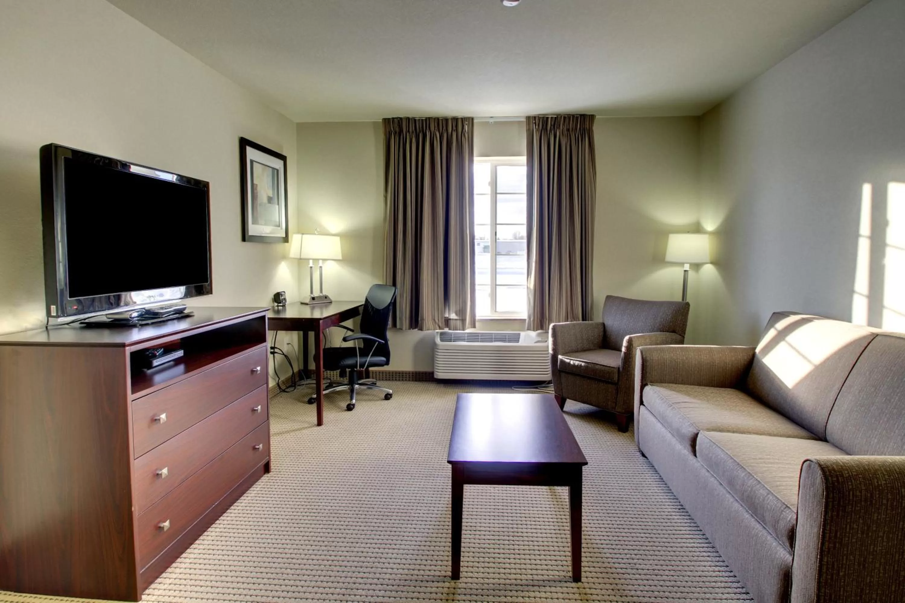TV and multimedia in Cobblestone Inn & Suites-Winterset