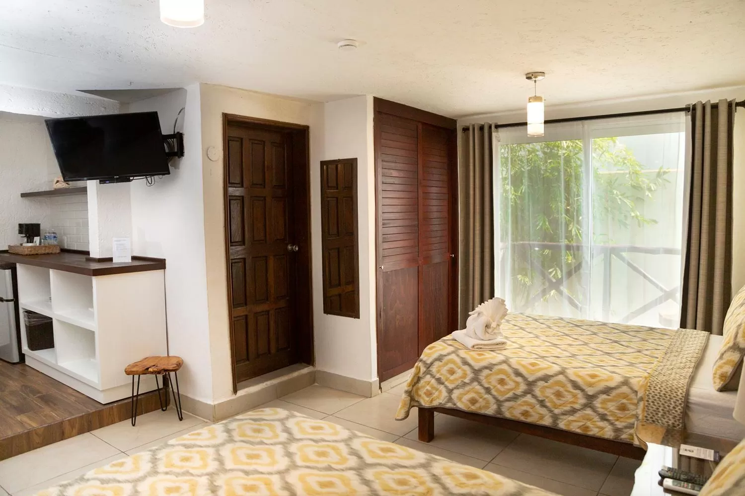 Bed in Hotel Amar Inn