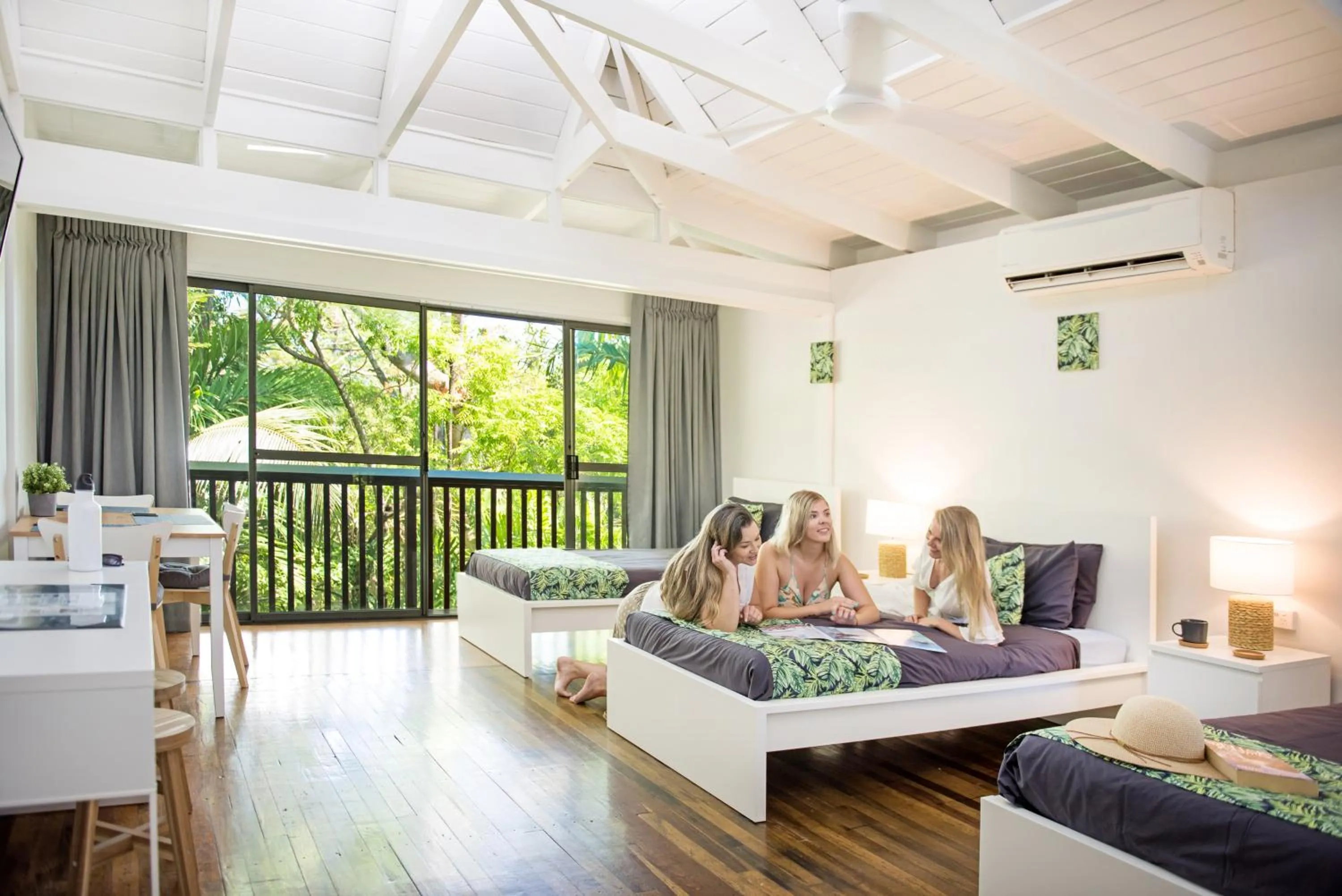 Bed in Airlie Beach Magnums - Adults Only