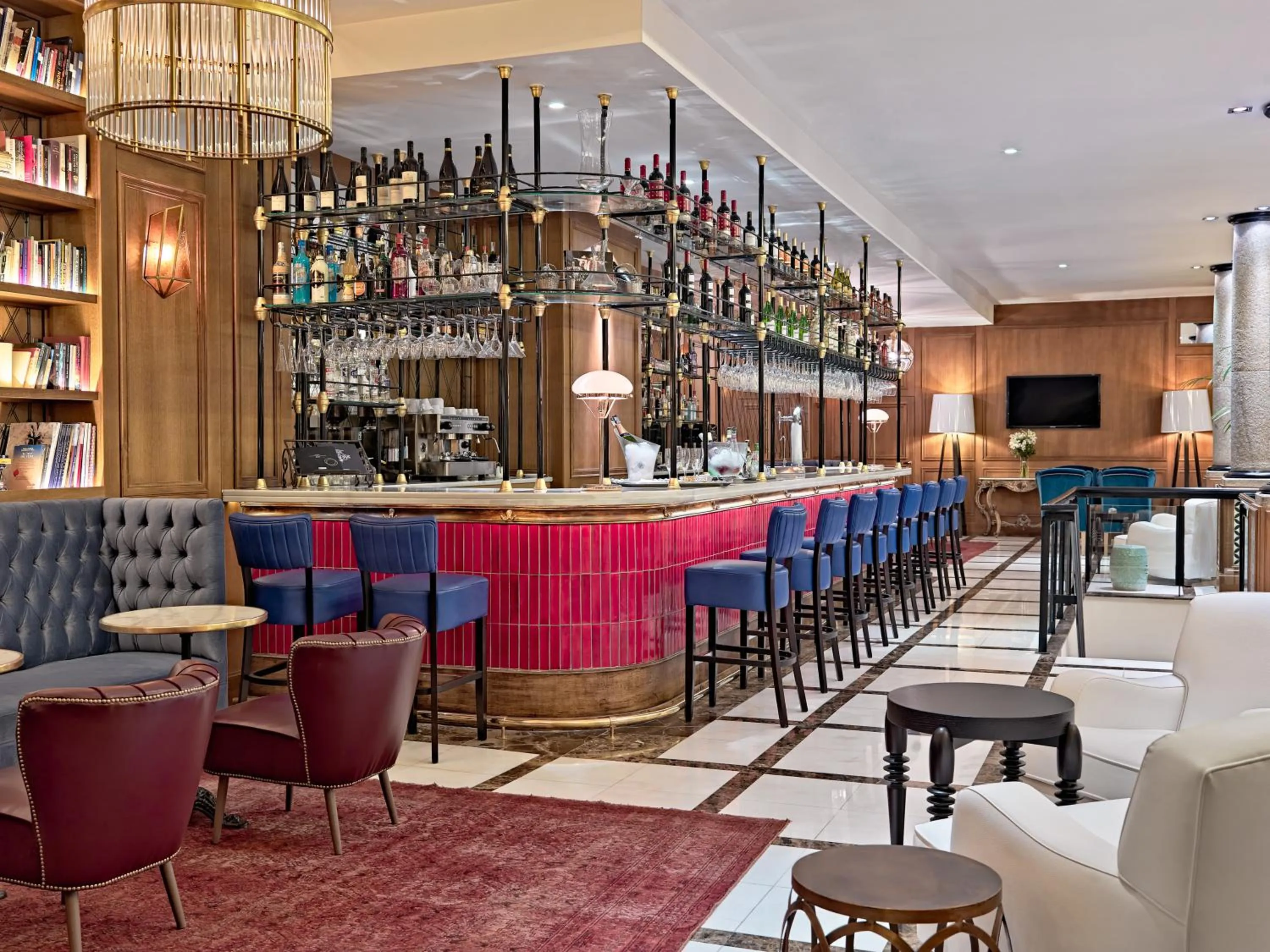 Lounge or bar in Boutique Hotel H10 Villa de la Reina