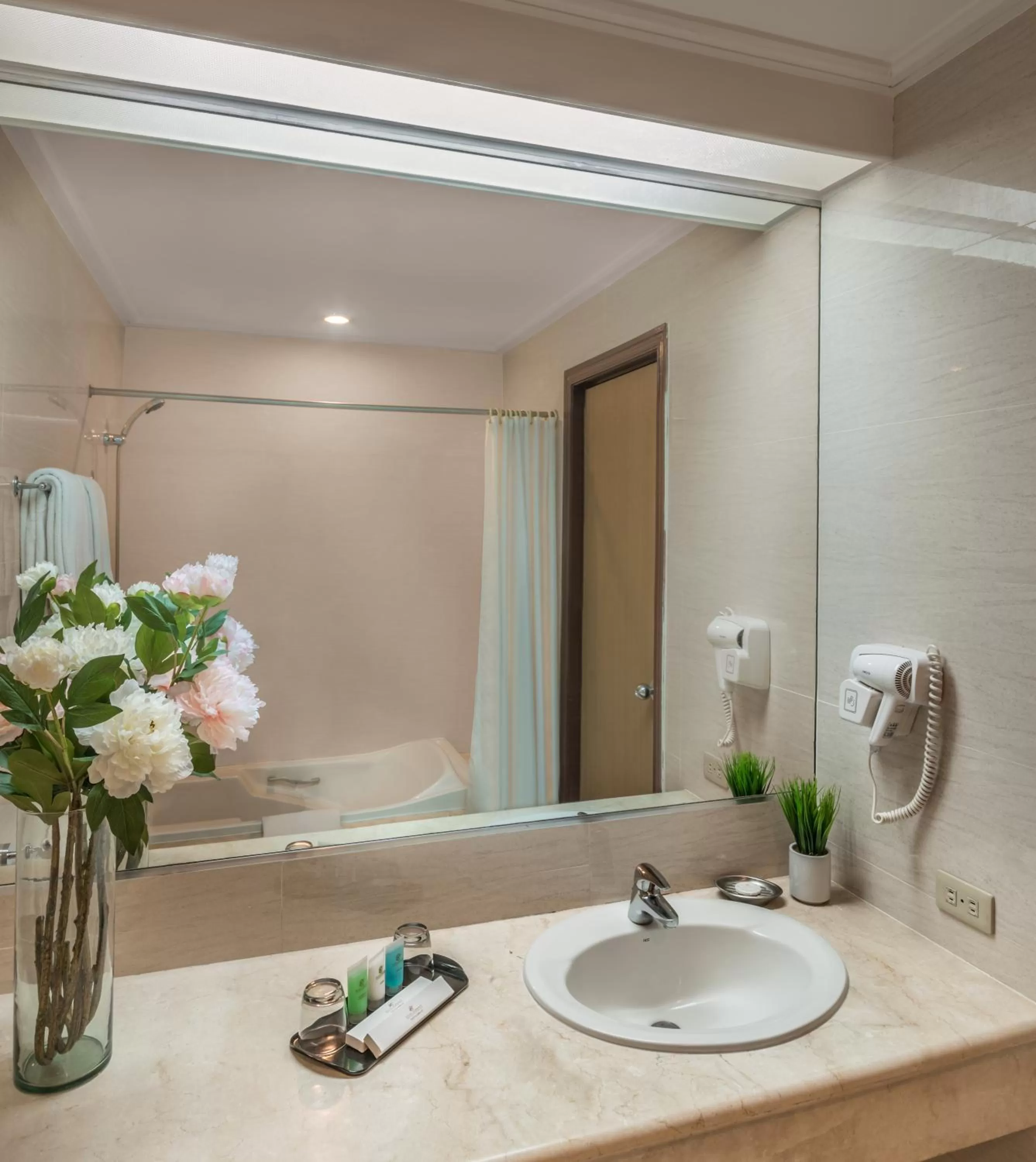 Bathroom in Hotel Kimberly Tagaytay